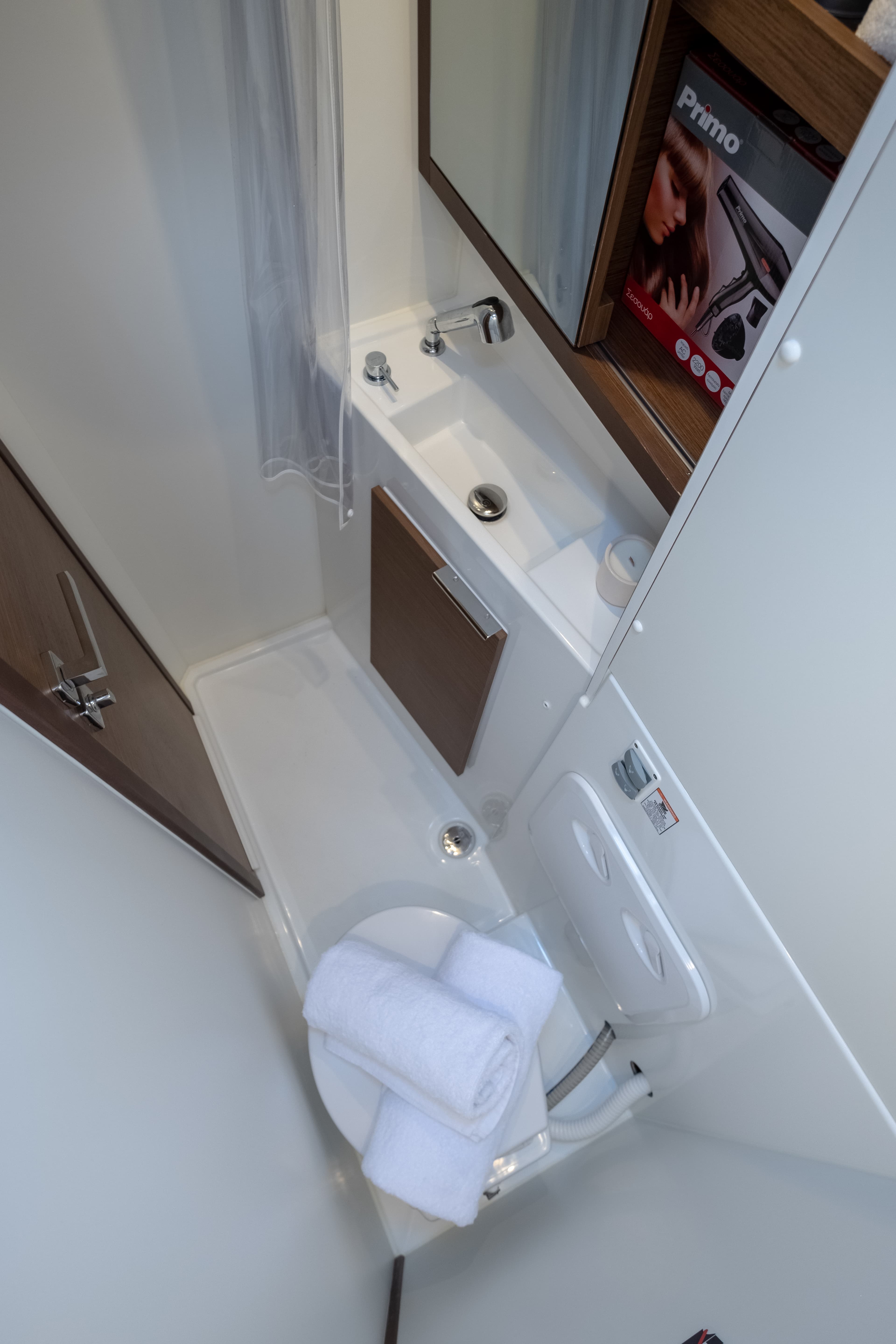 Lagoon 40 - photo 36