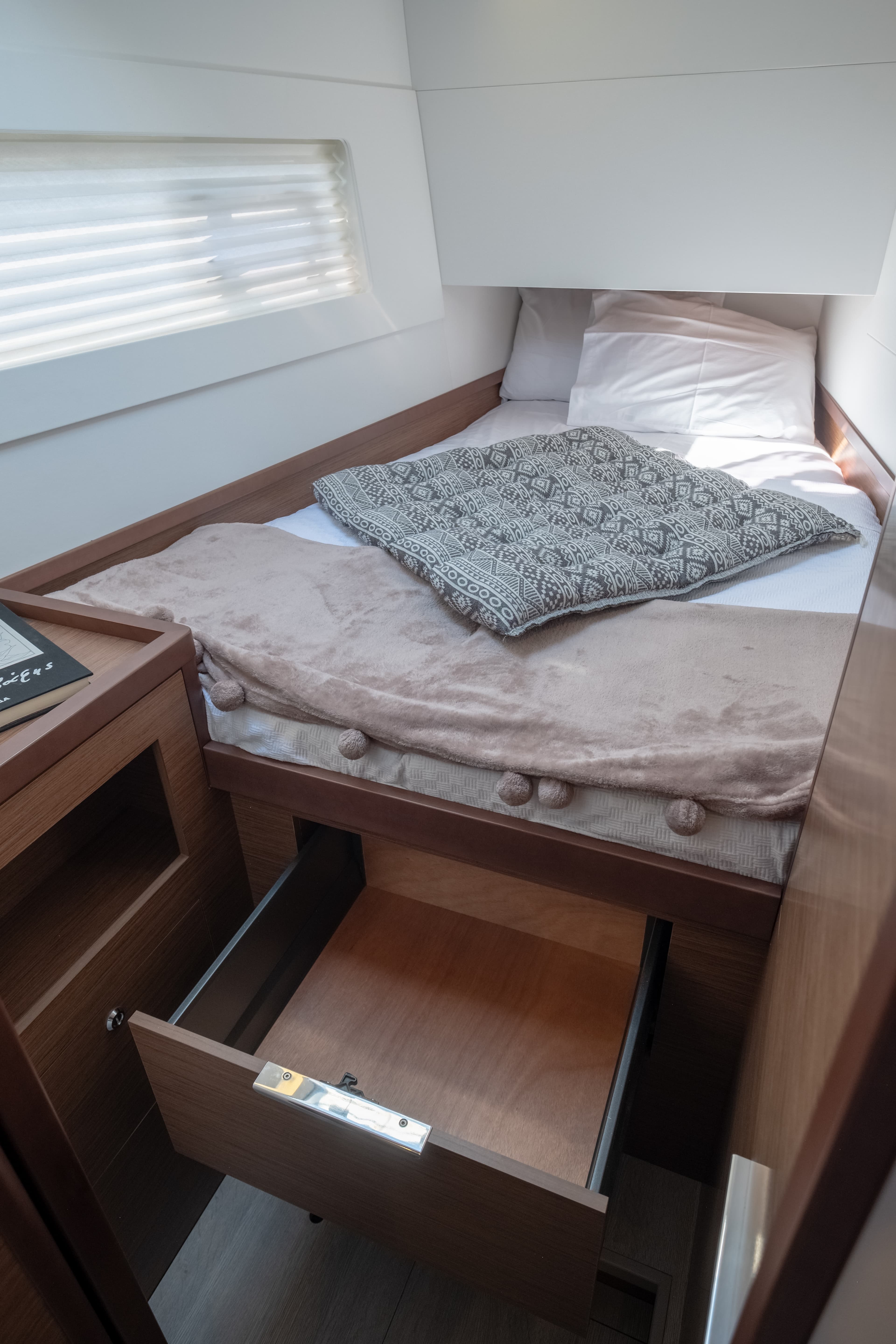 Lagoon 40 - photo 38