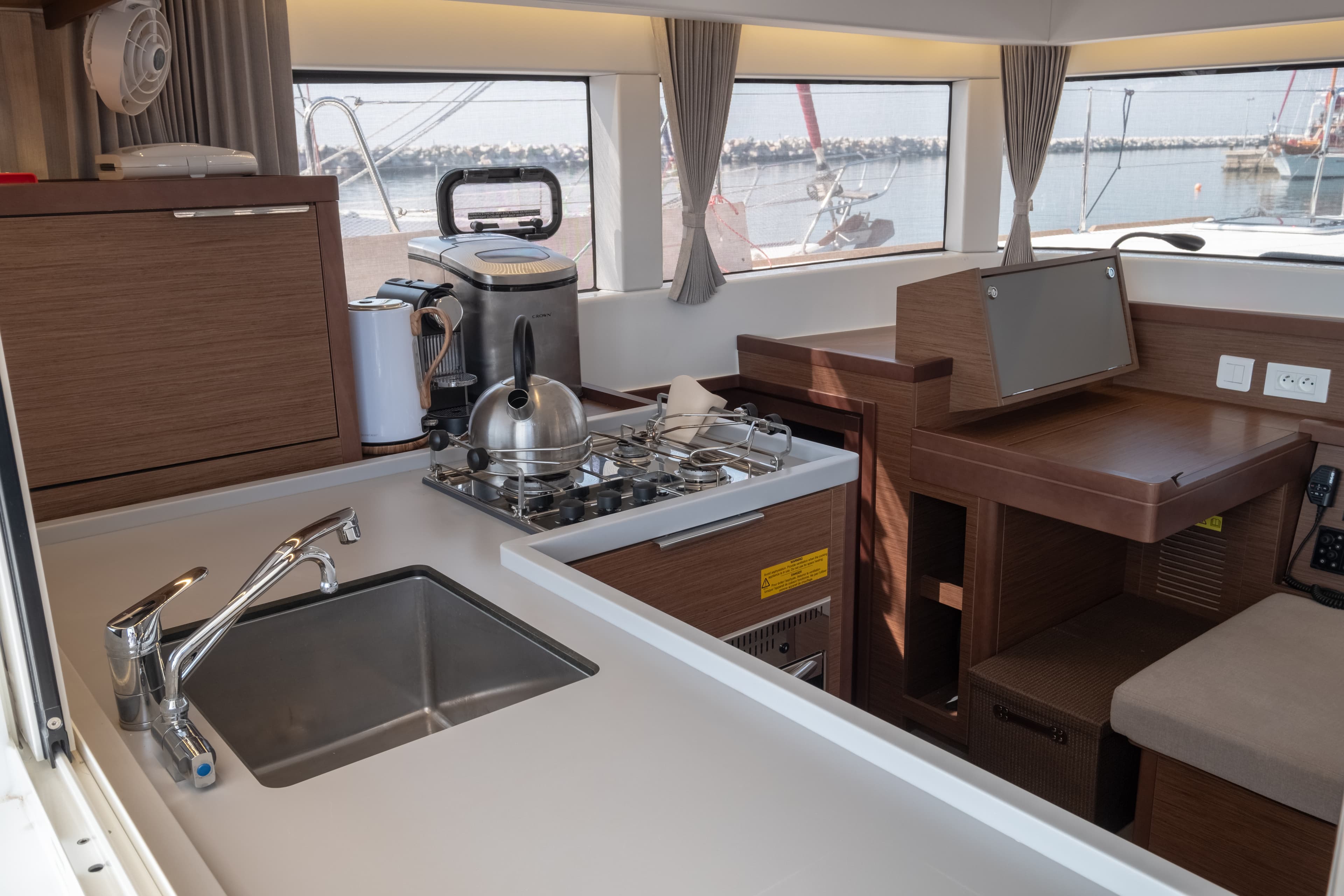 Lagoon 40 - photo 43