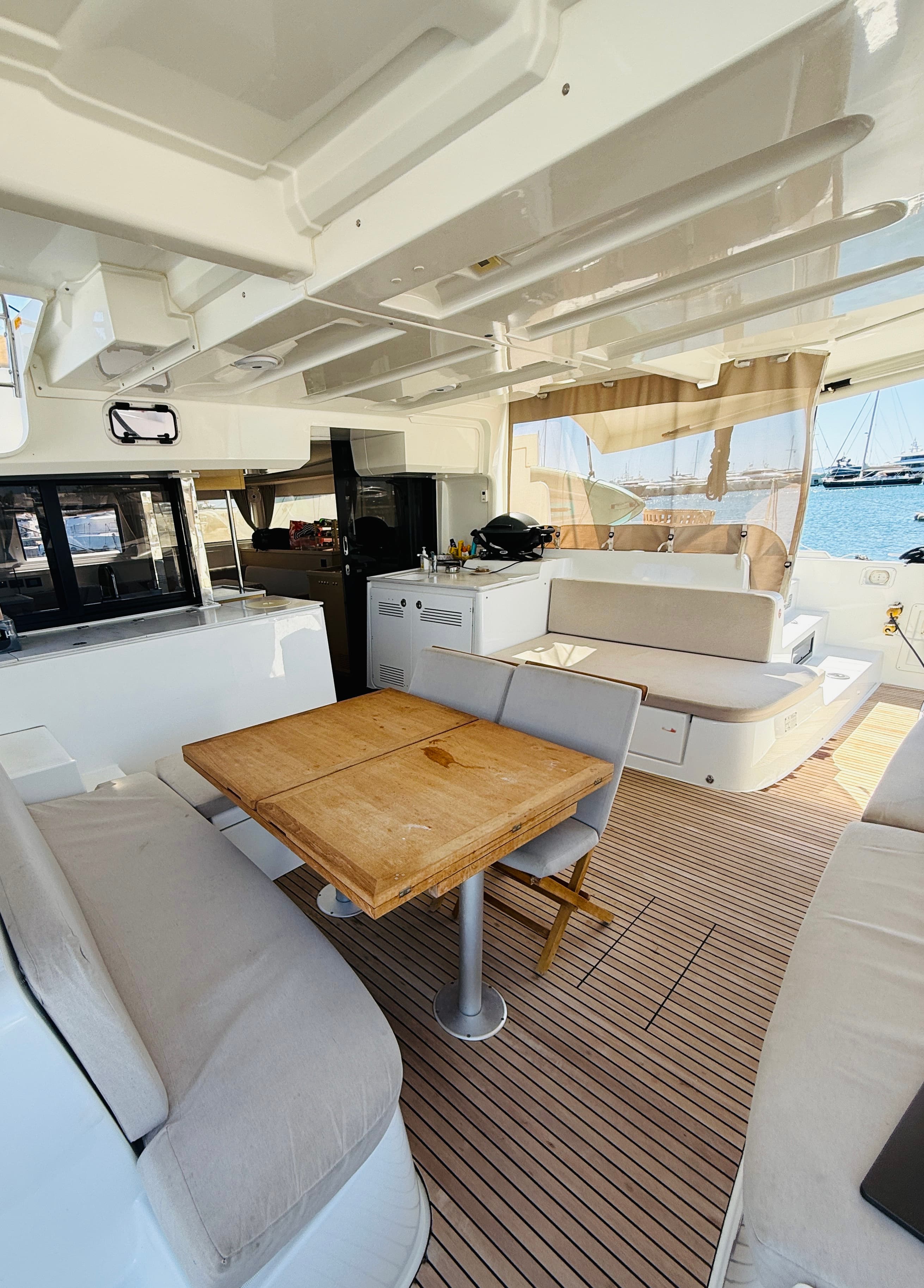 Lagoon 46  - photo 9