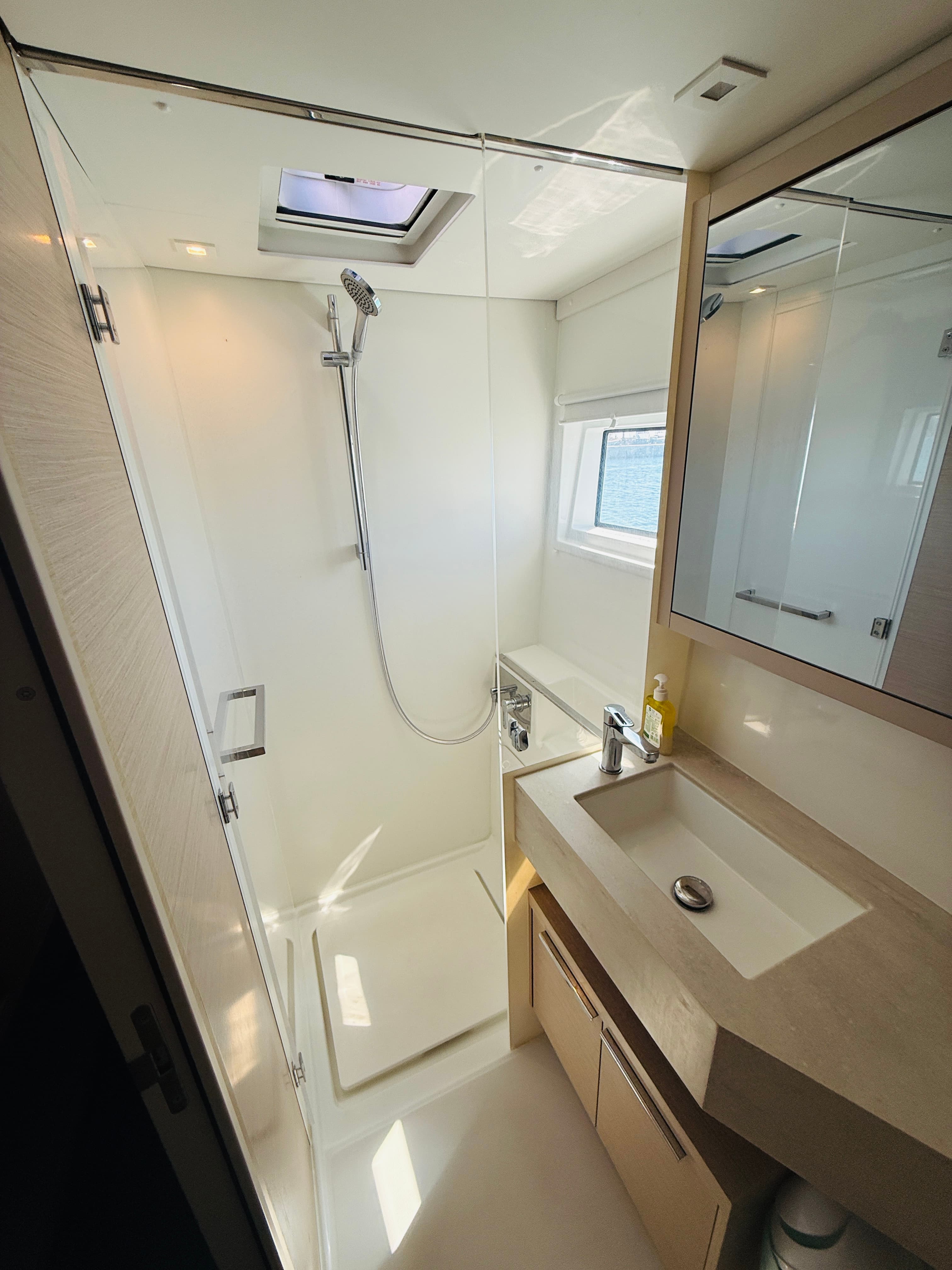 Lagoon 46  - photo 5