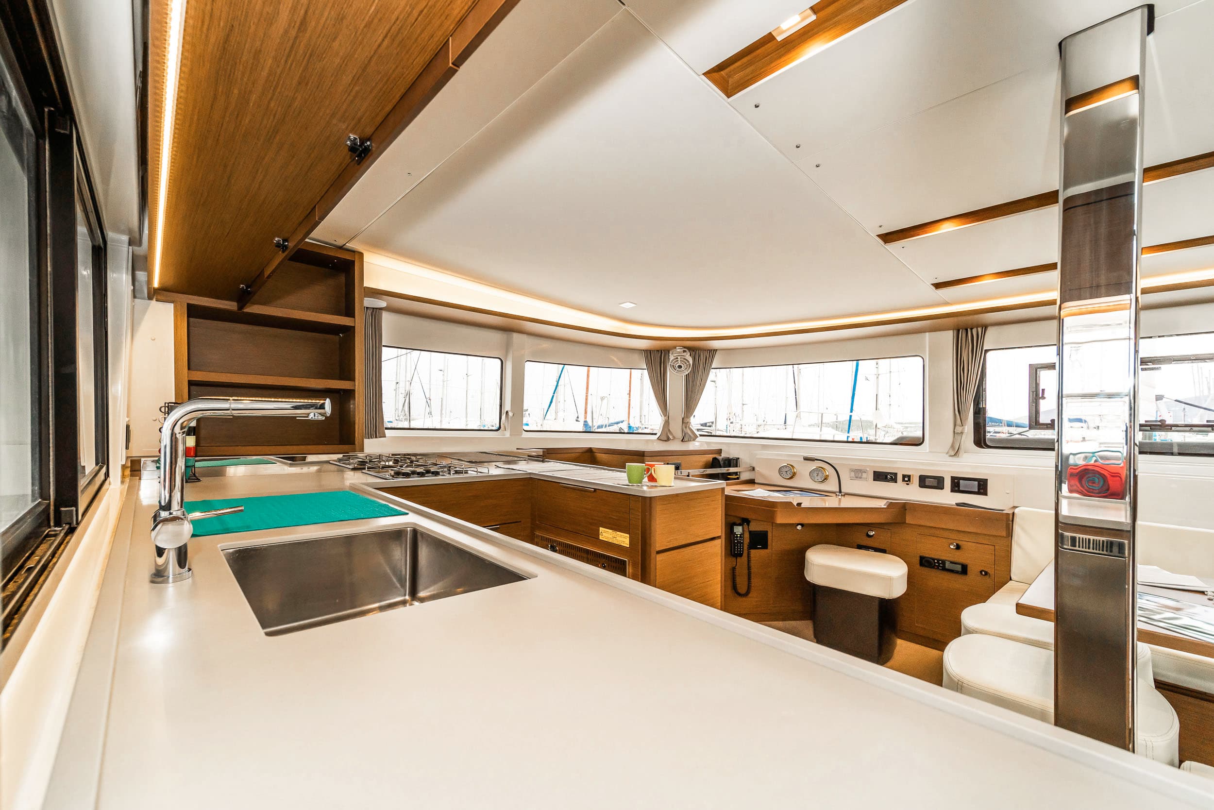 Lagoon 46  - photo 27