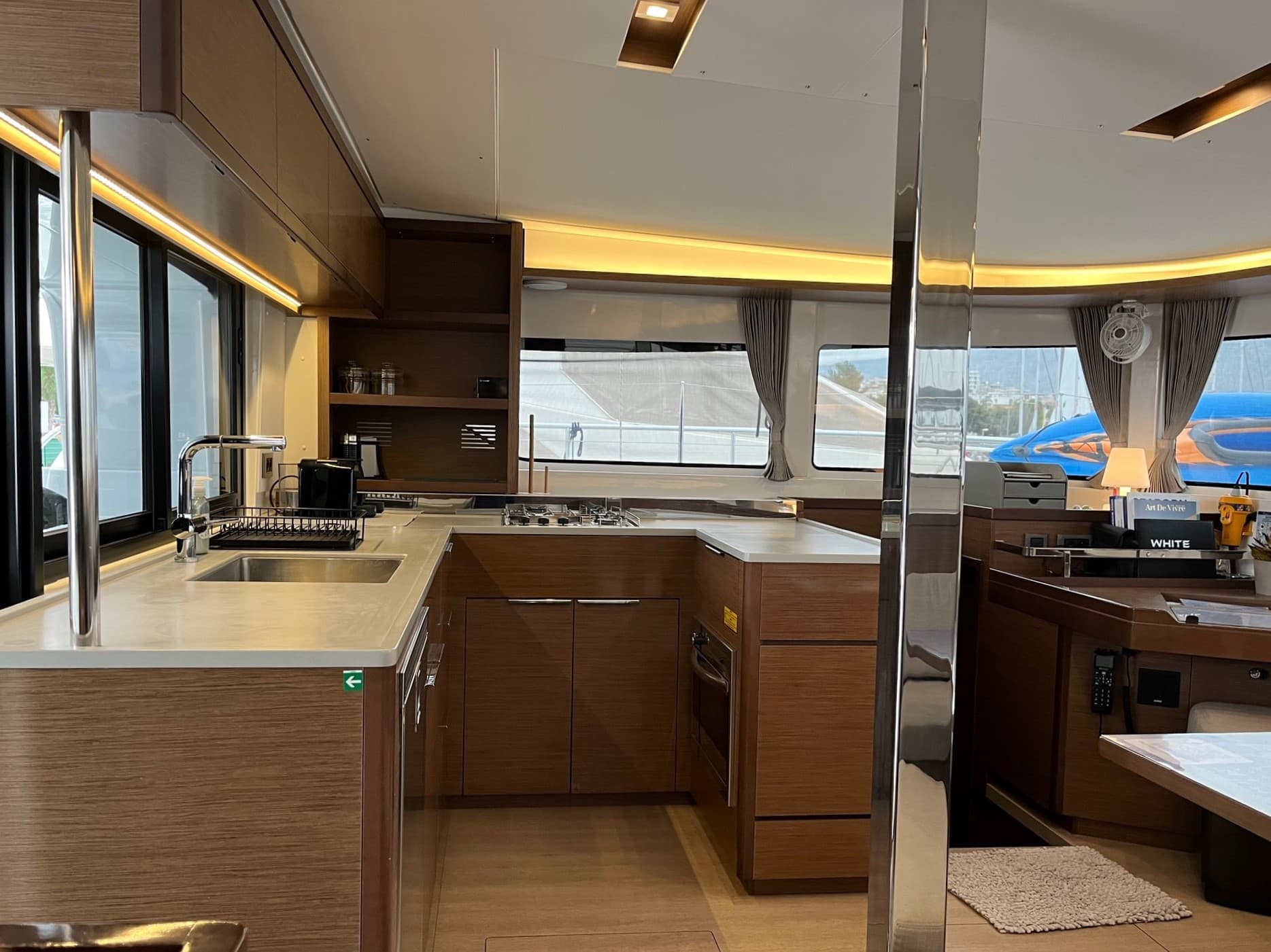 Lagoon 46  - photo 18