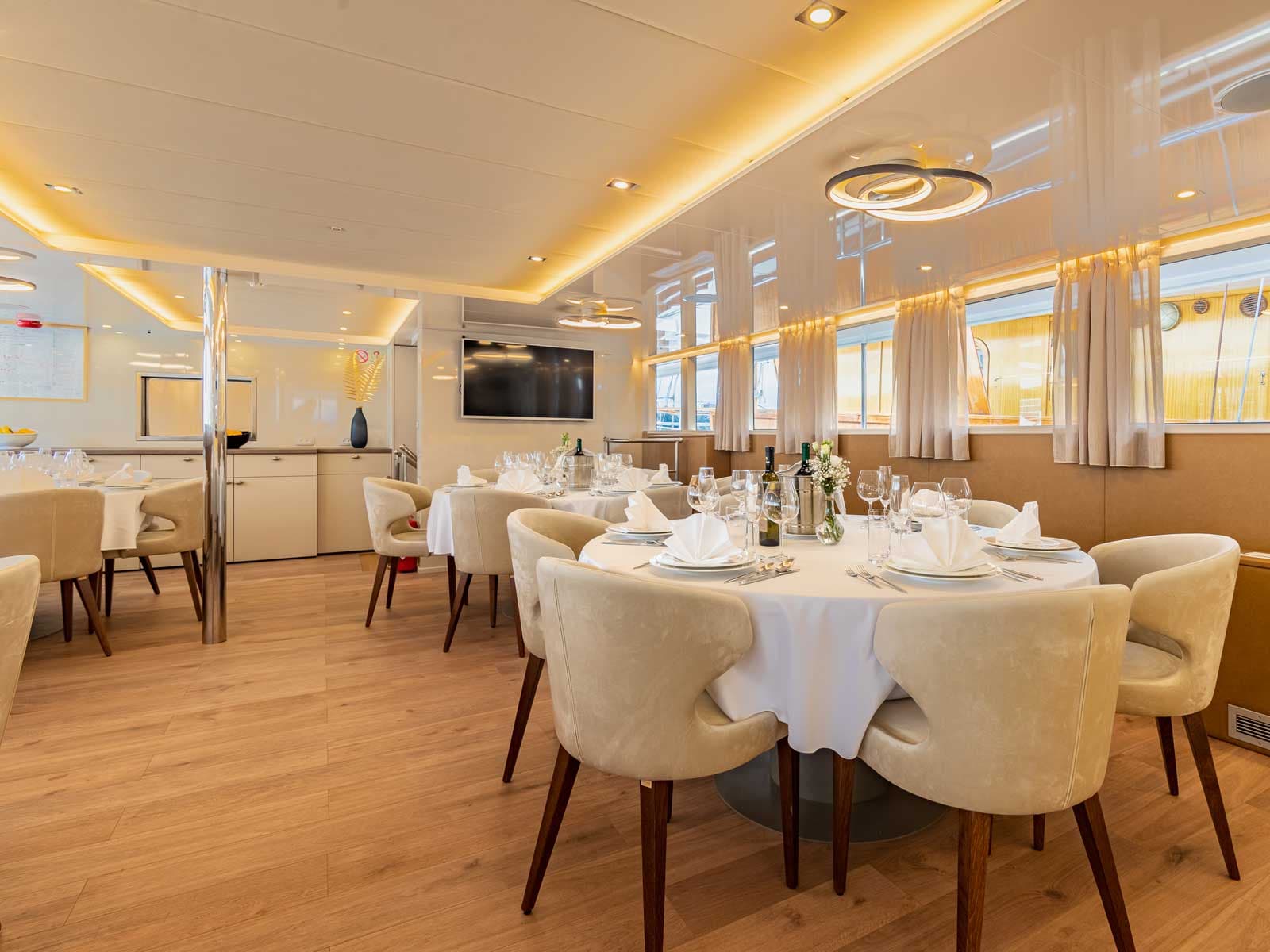 Luxury Motor Yacht - photo 22