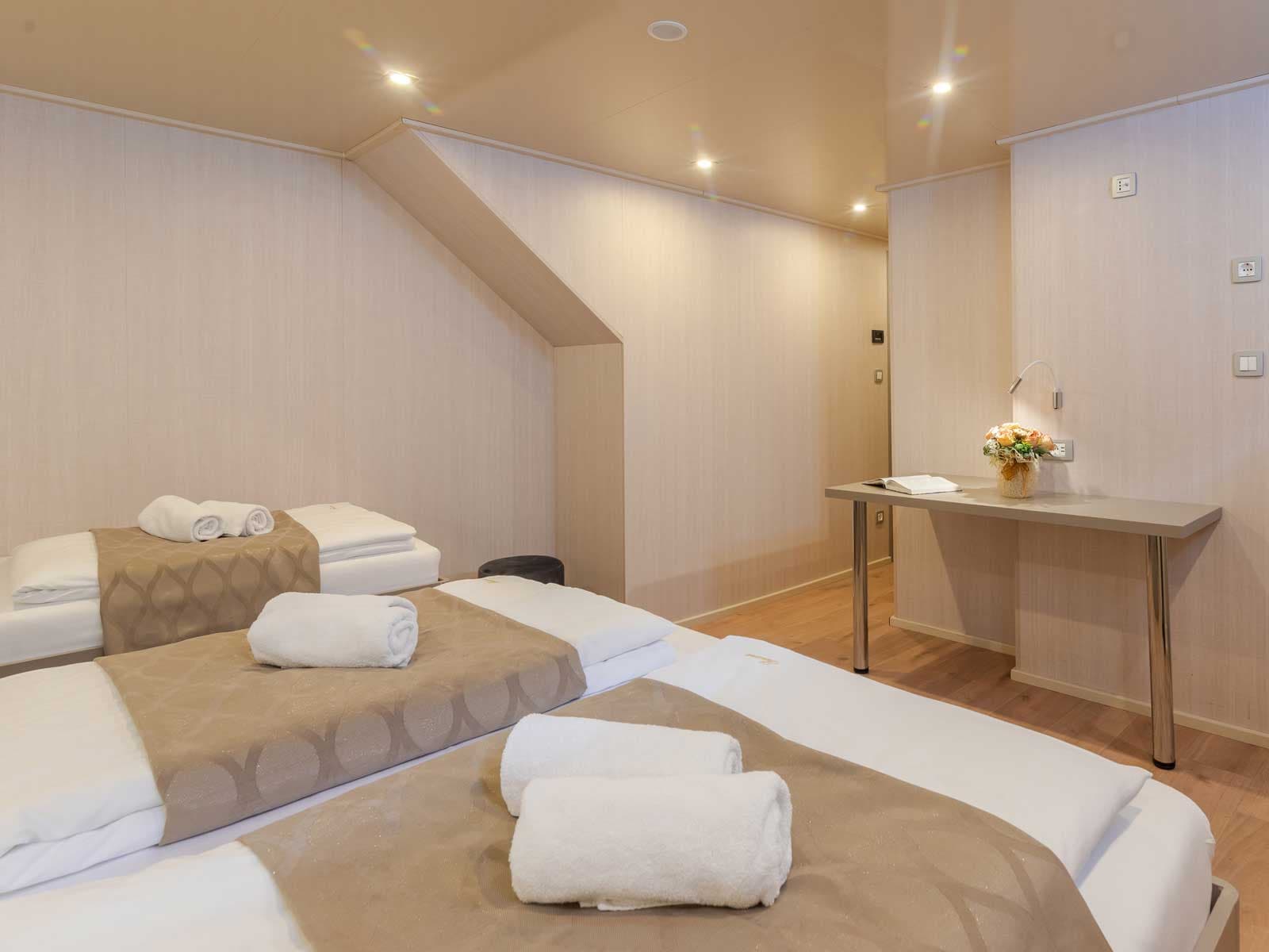 Luxury Motor Yacht - photo 6