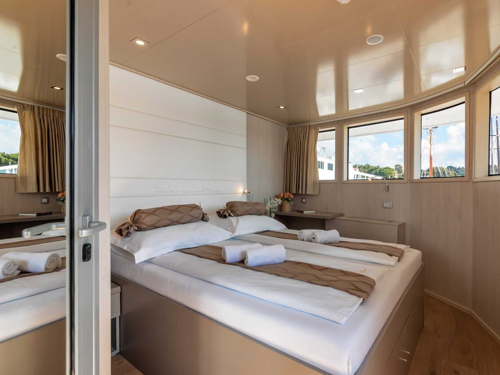 Luxury Motor Yacht - photo 24