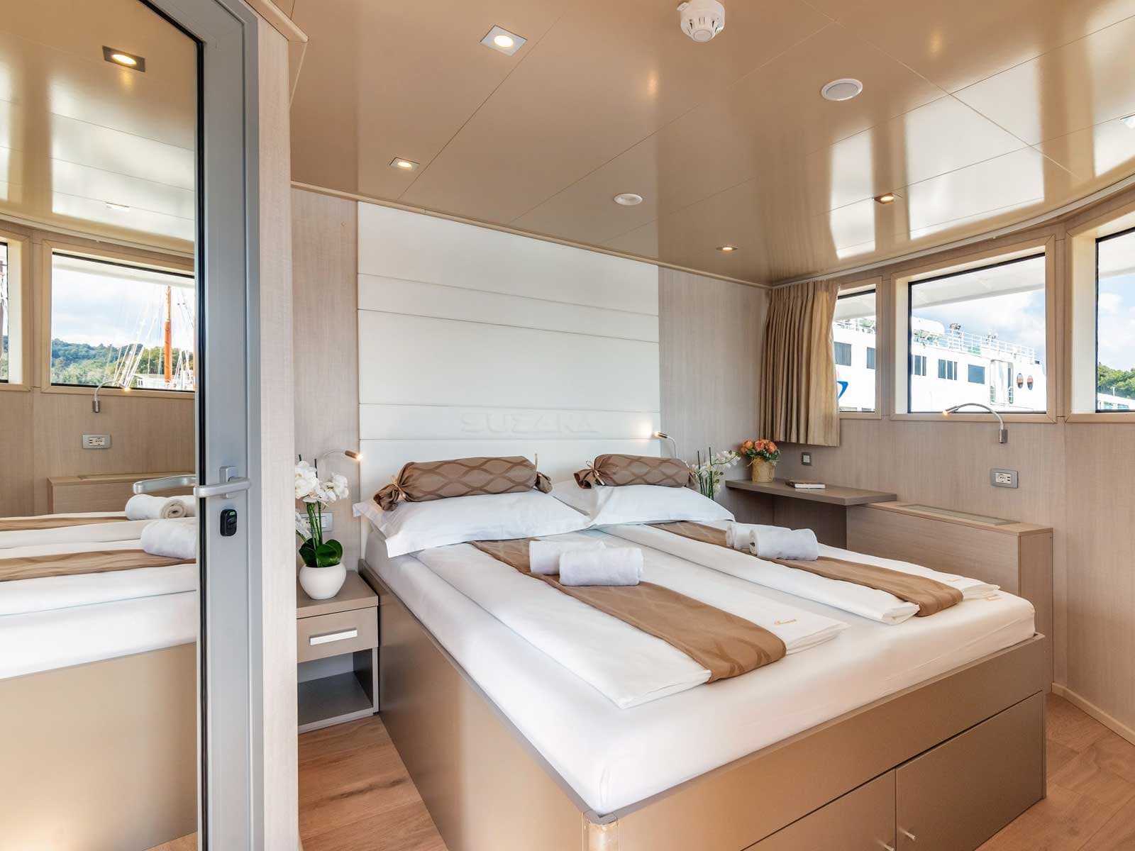 Luxury Motor Yacht - photo 7