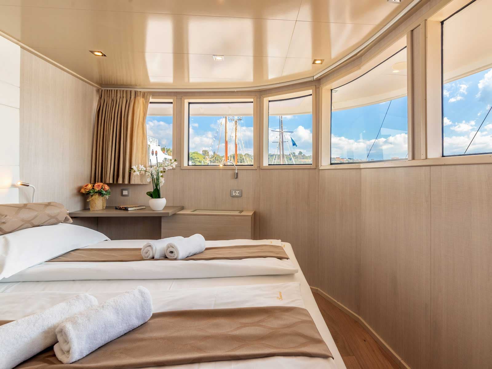 Luxury Motor Yacht - photo 40