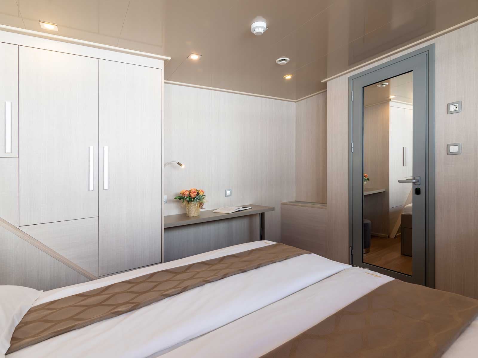 Luxury Motor Yacht - photo 49