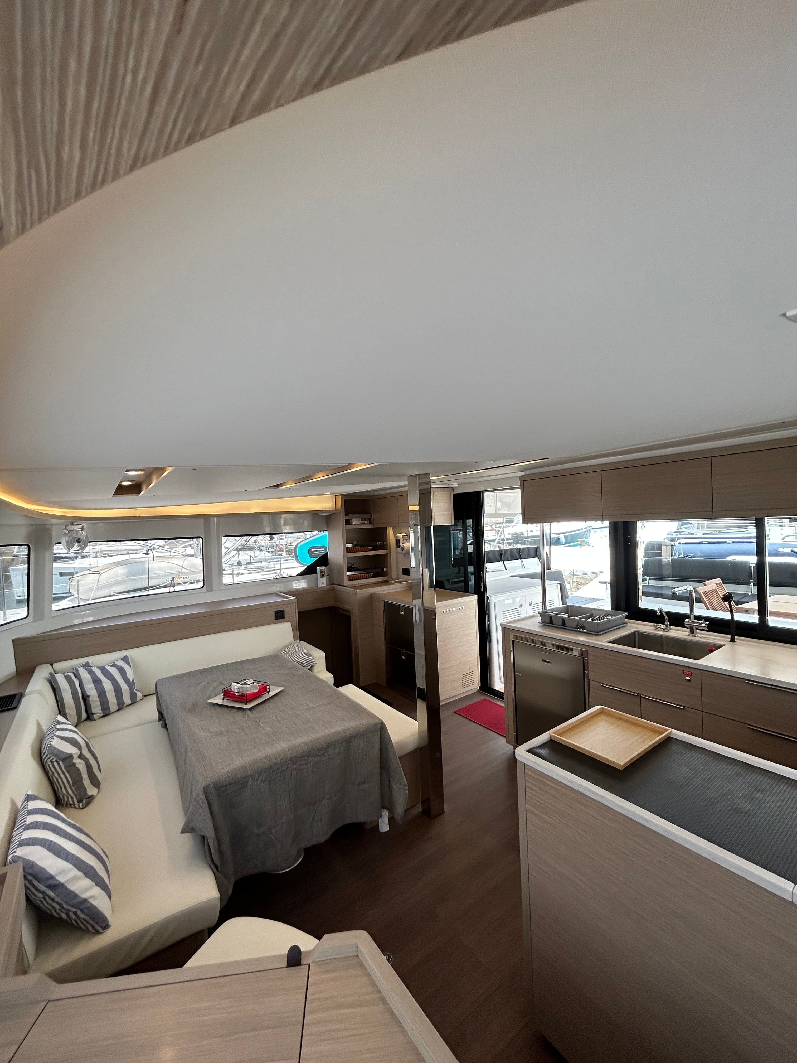 Lagoon 46  - photo 6