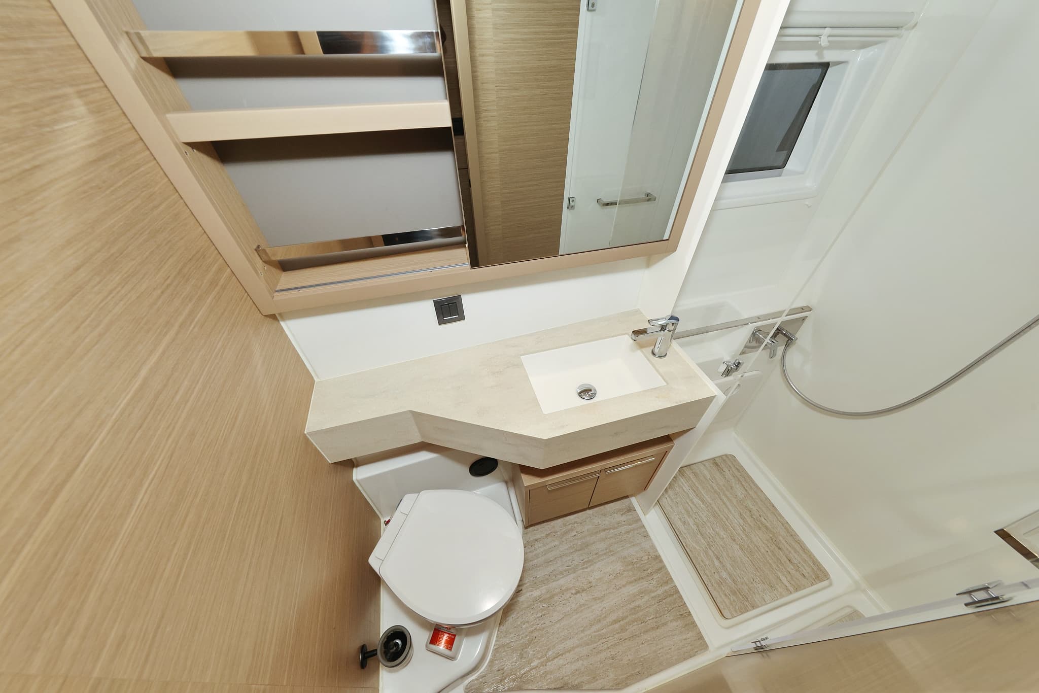 Lagoon 46  - photo 12