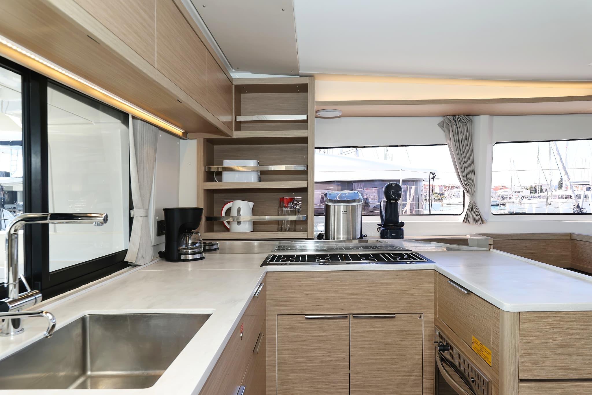 Lagoon 46  - photo 4