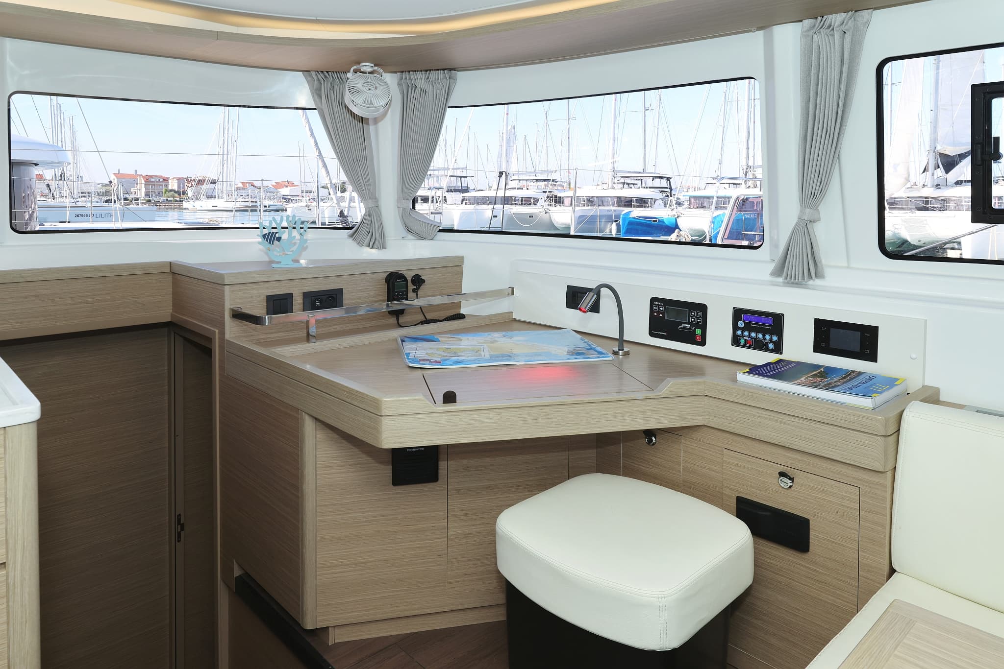 Lagoon 46  - photo 19