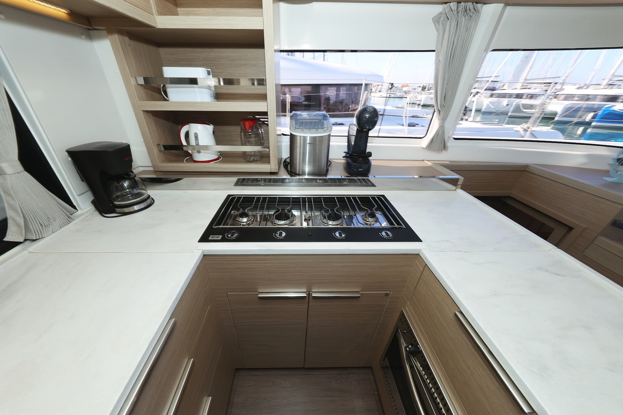 Lagoon 46  - photo 7