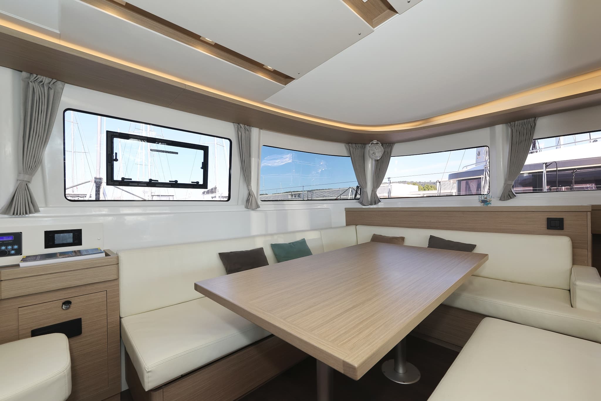 Lagoon 46  - photo 52