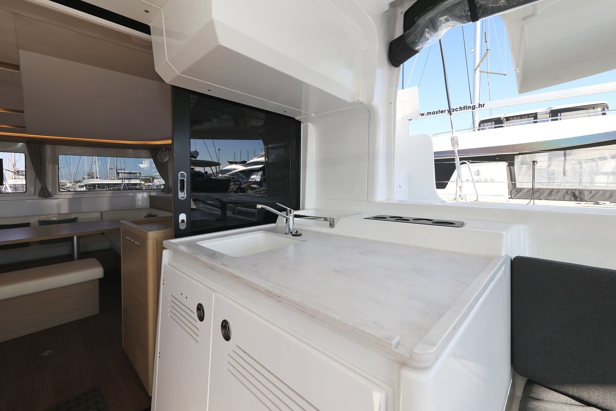 Lagoon 46  - photo 8