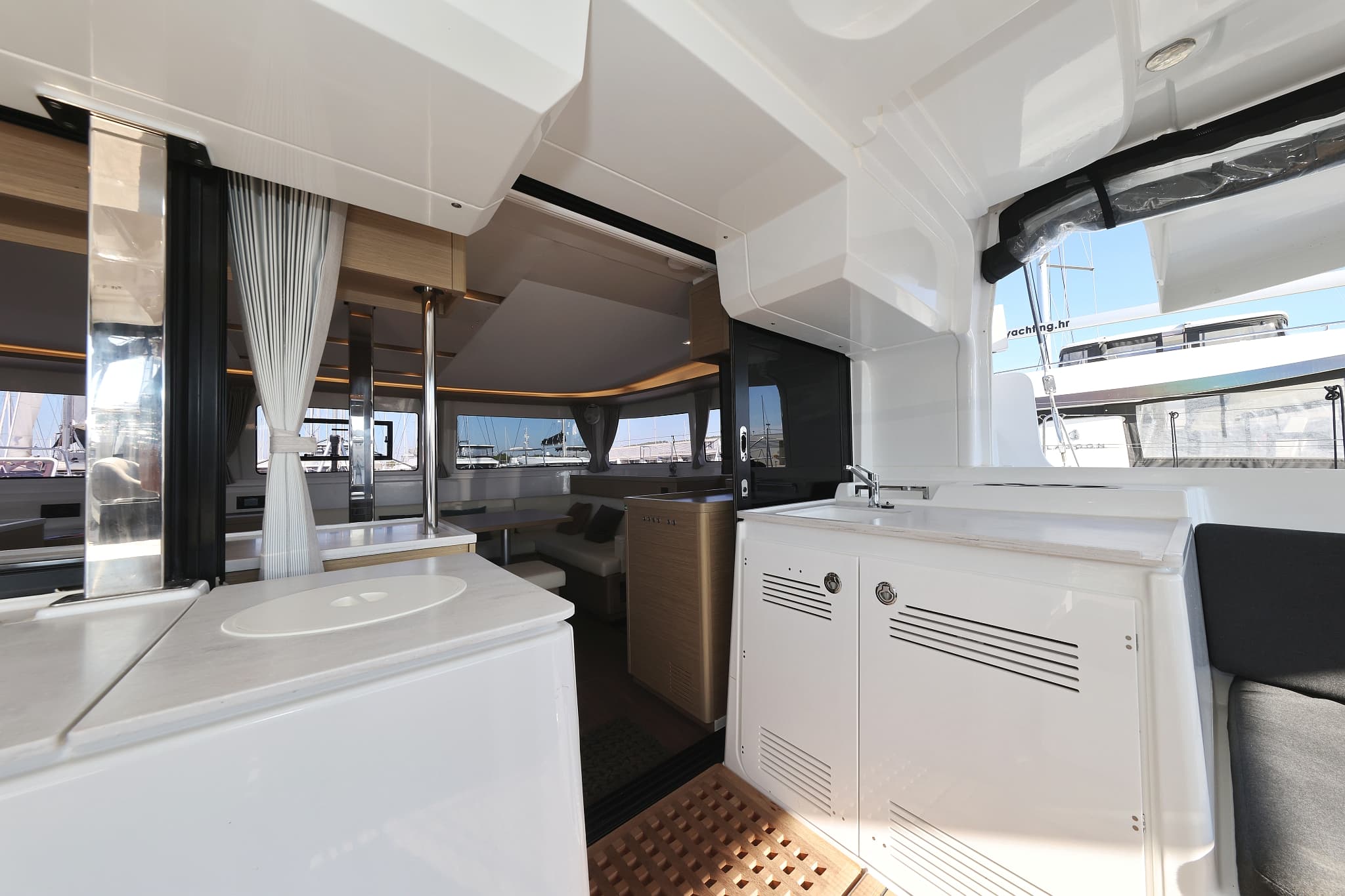 Lagoon 46  - photo 36