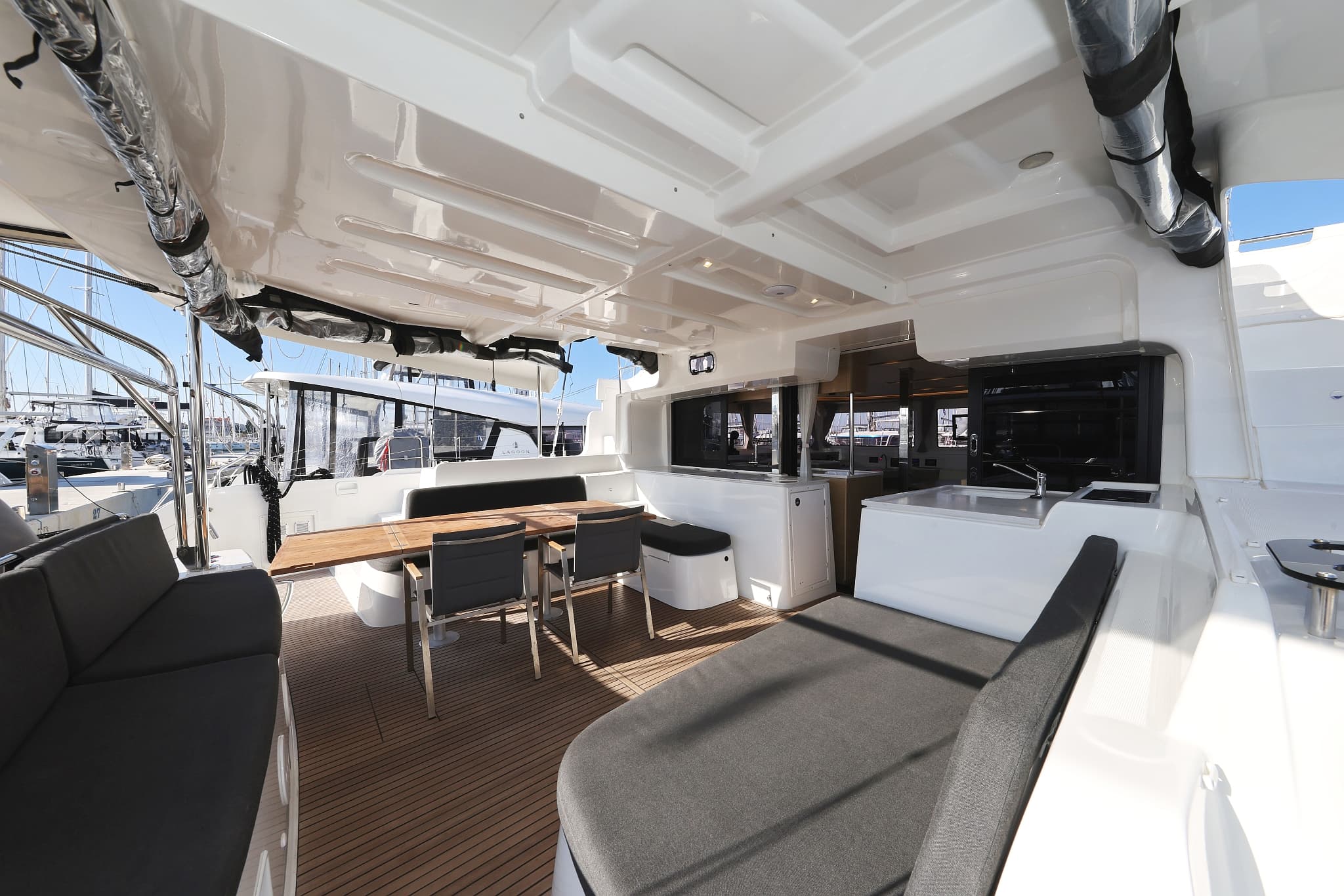 Lagoon 46  - photo 16