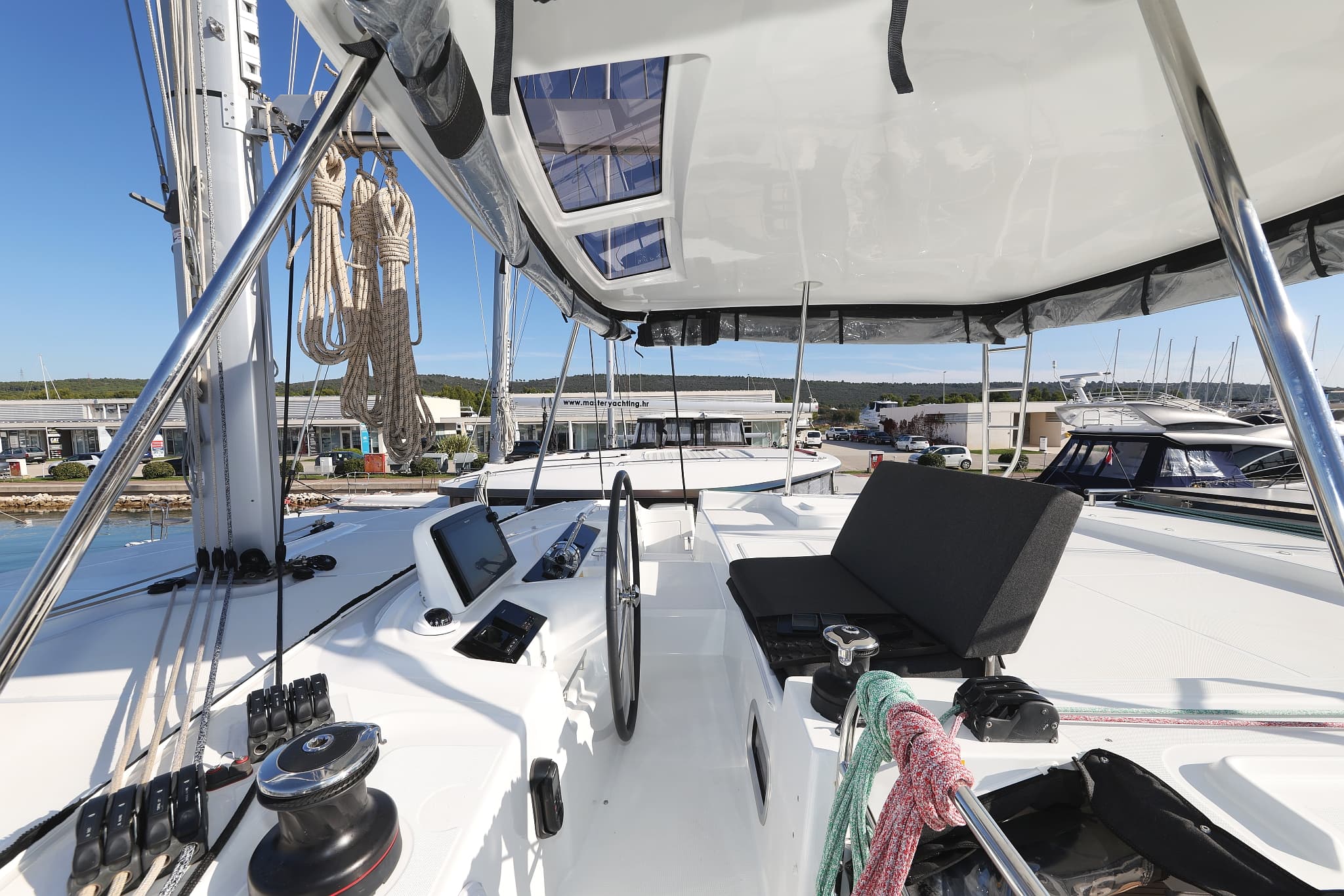 Lagoon 46  - photo 11