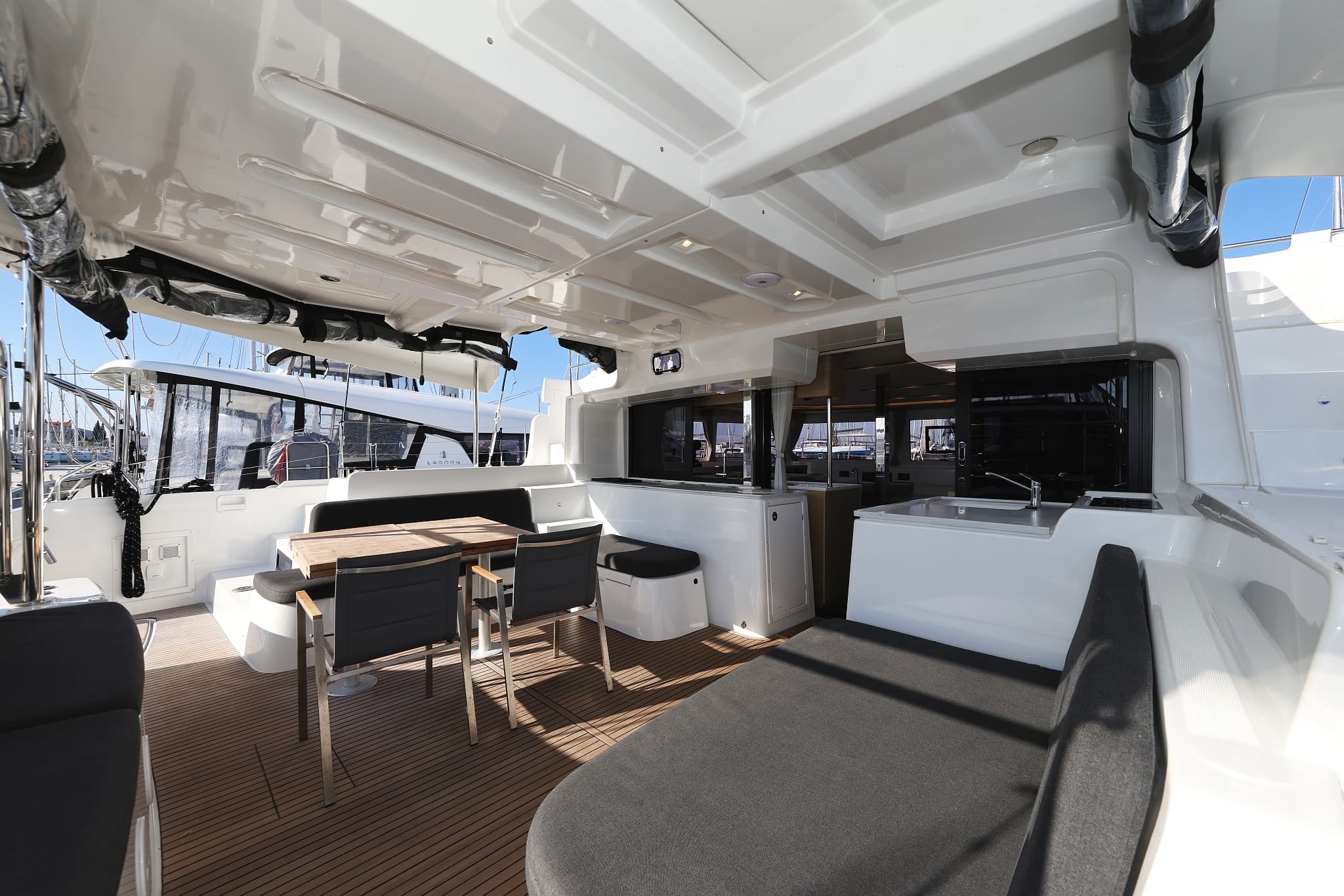 Lagoon 46  - photo 35