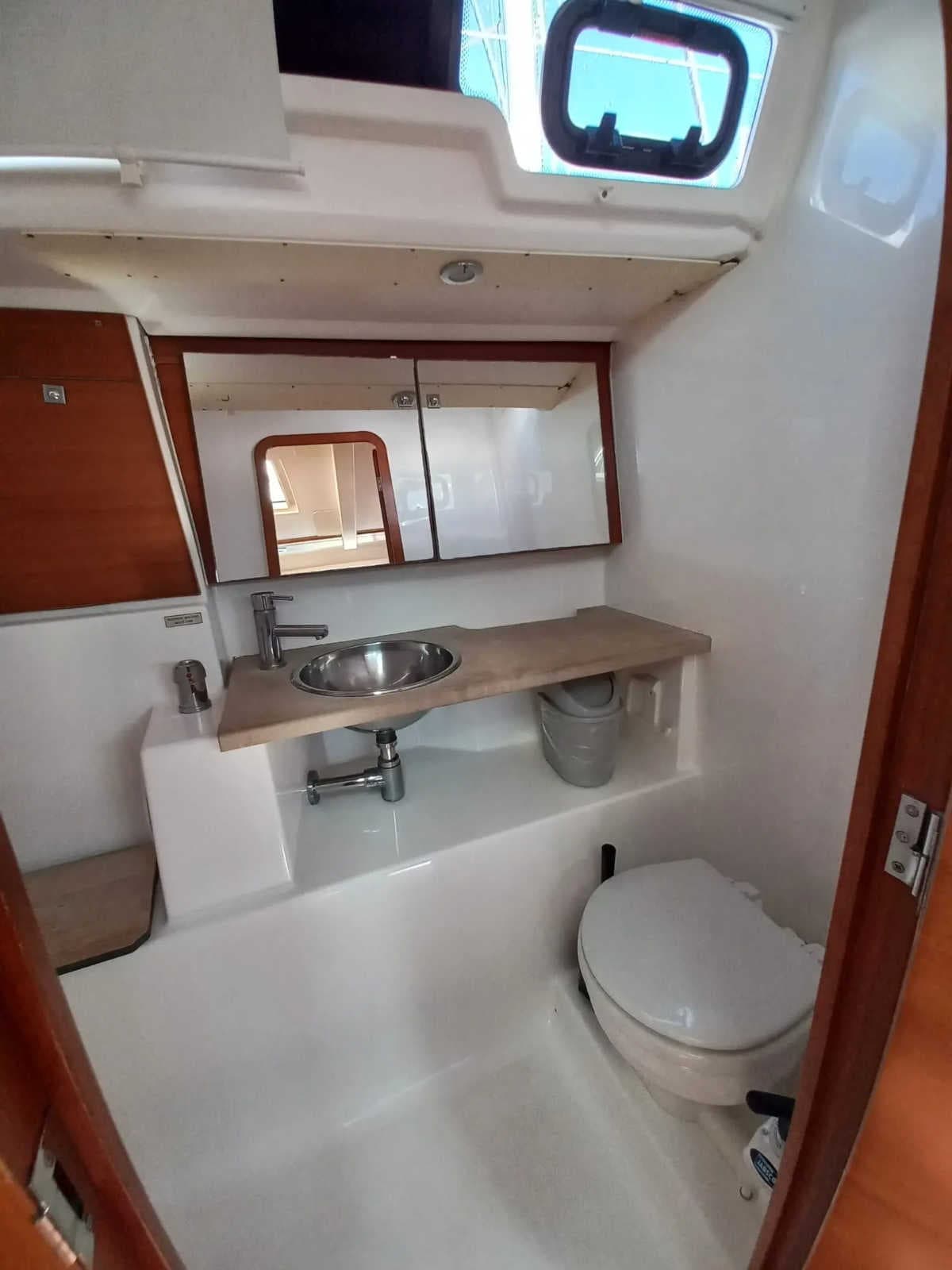 Dufour 410 Grand Large - photo 23