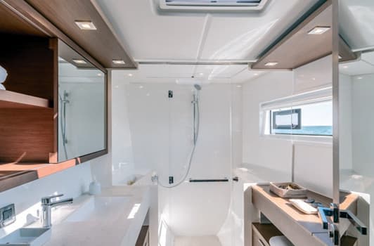 Lagoon 46  - photo 8