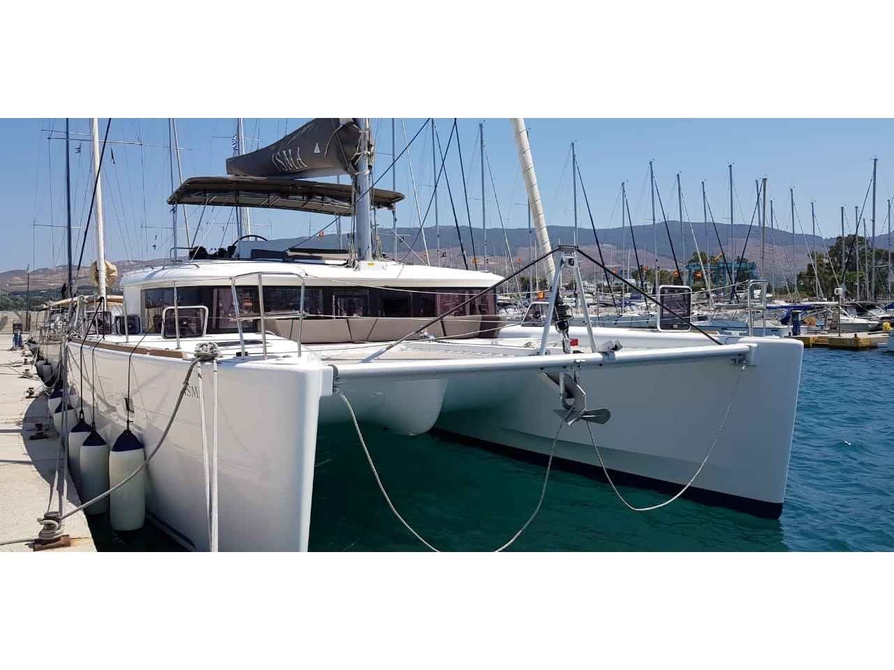 Lagoon 450 Fly - photo