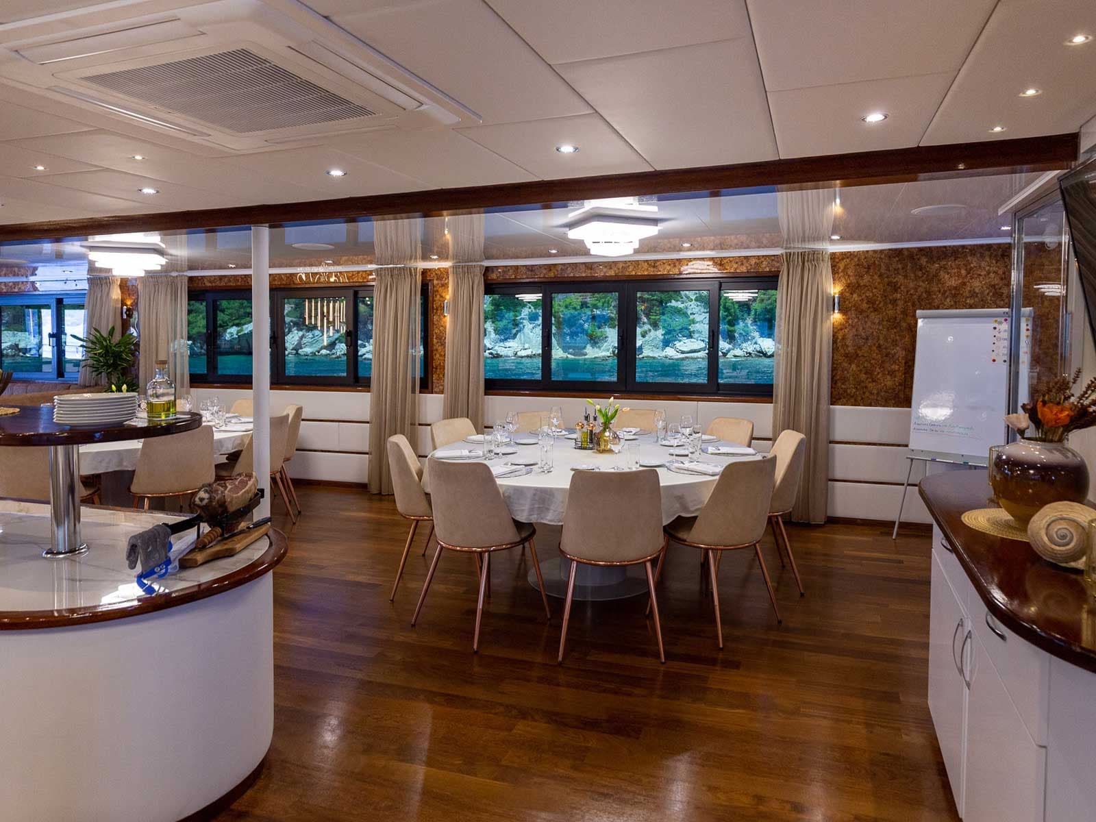 Motoryacht - photo 22