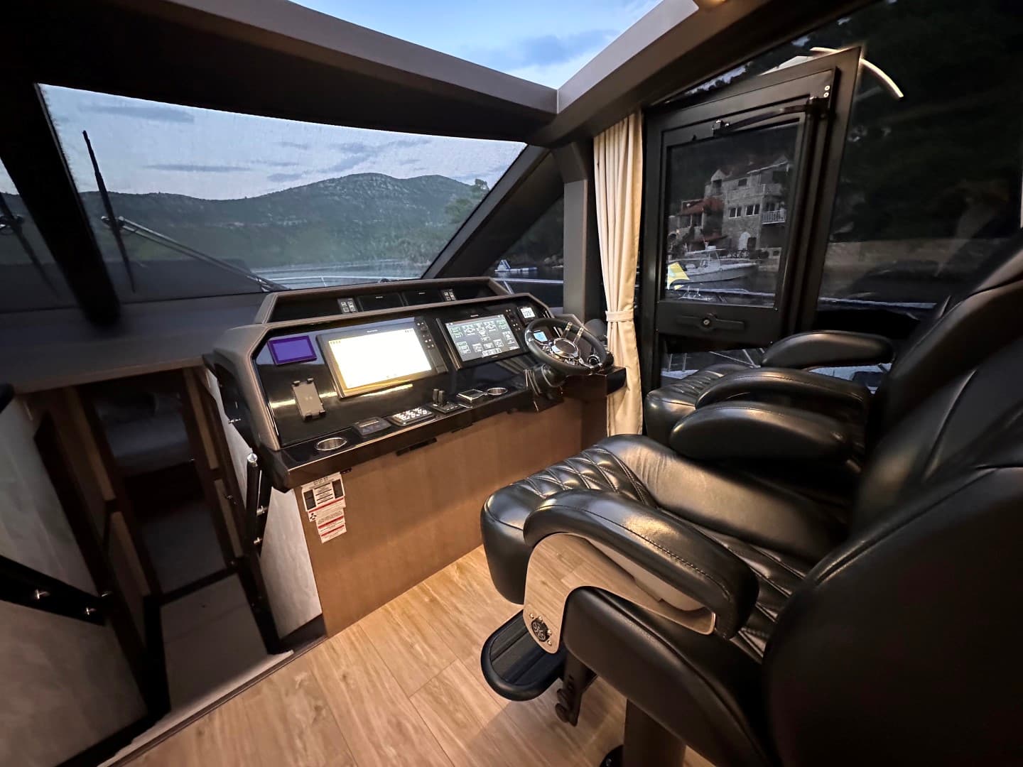 Galeon 680 Fly - photo 18