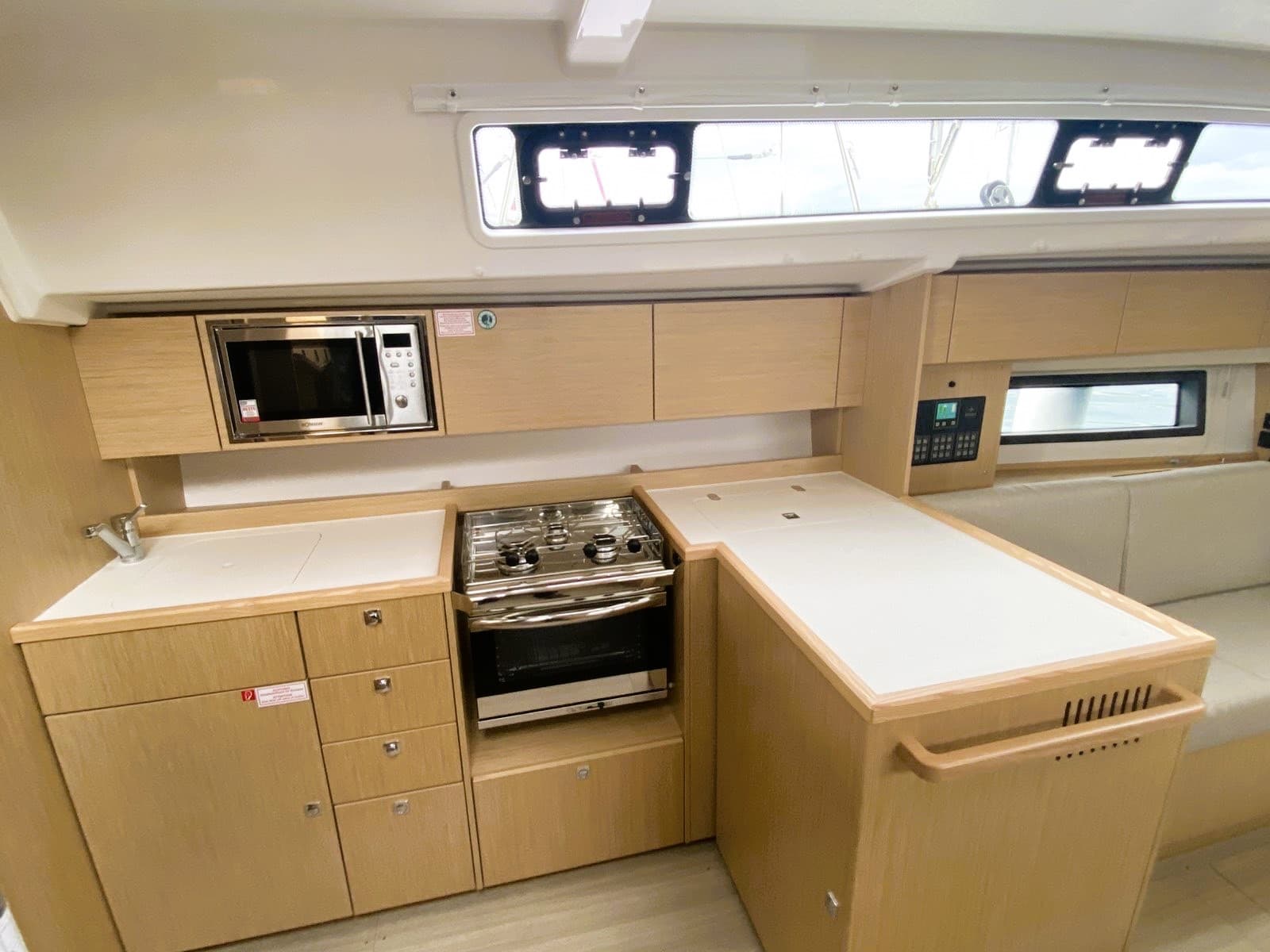 Bavaria C42 - photo 5