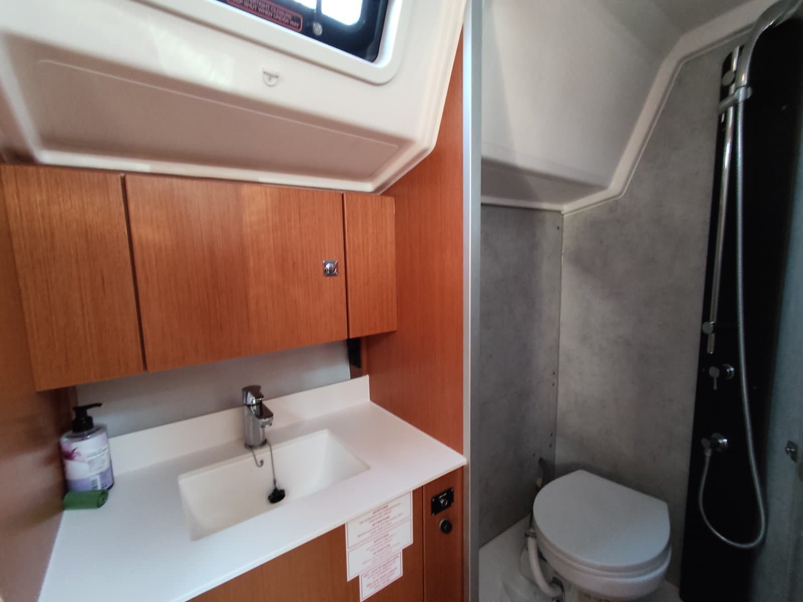 Bavaria C42 - photo 9