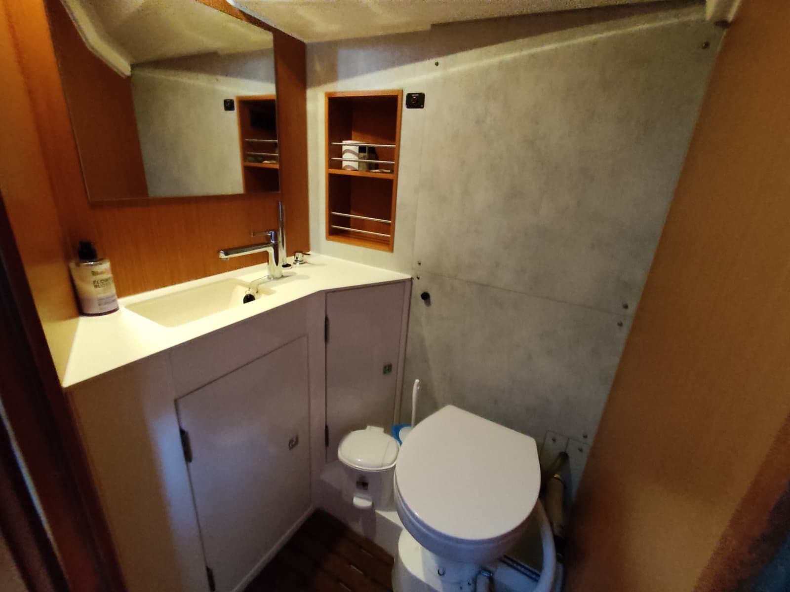 Bavaria C42 - photo 10