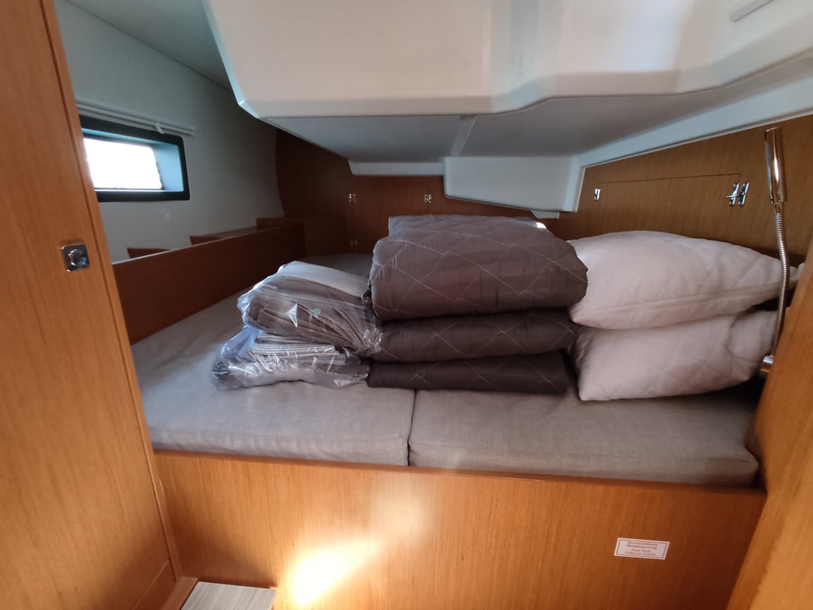 Bavaria C42 - photo 12