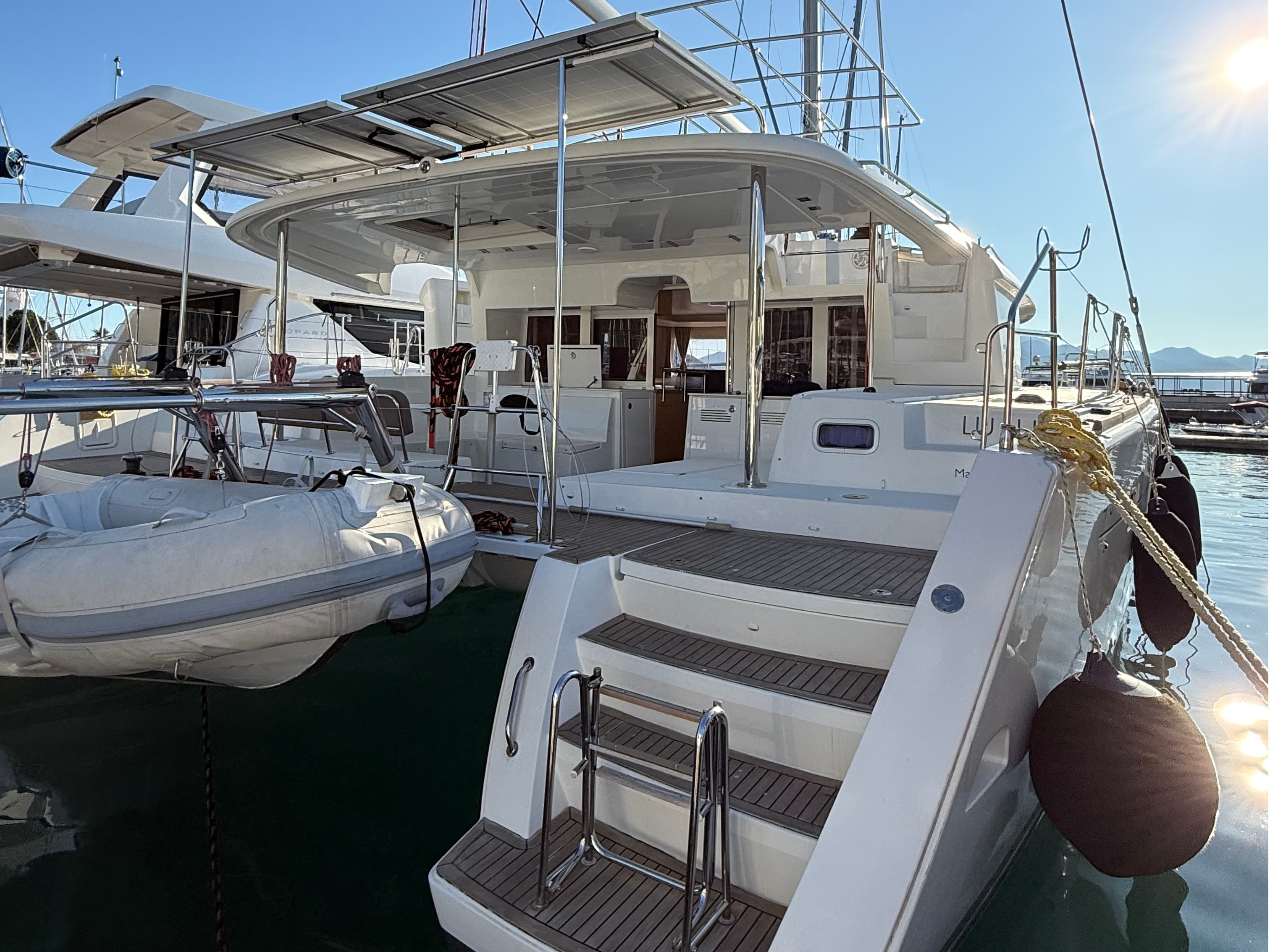 Lagoon 450 Fly - photo