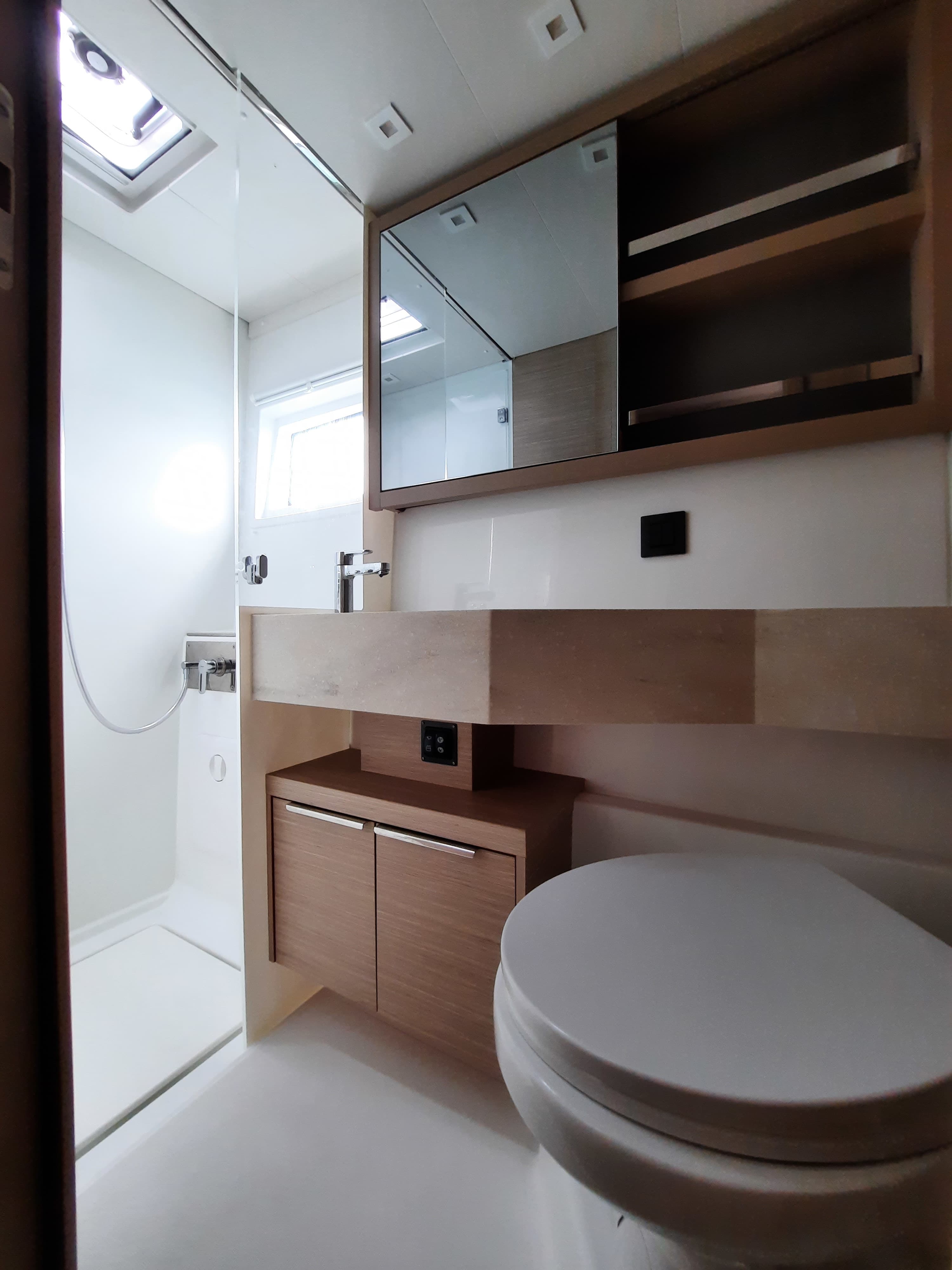 Lagoon 46  - photo 4