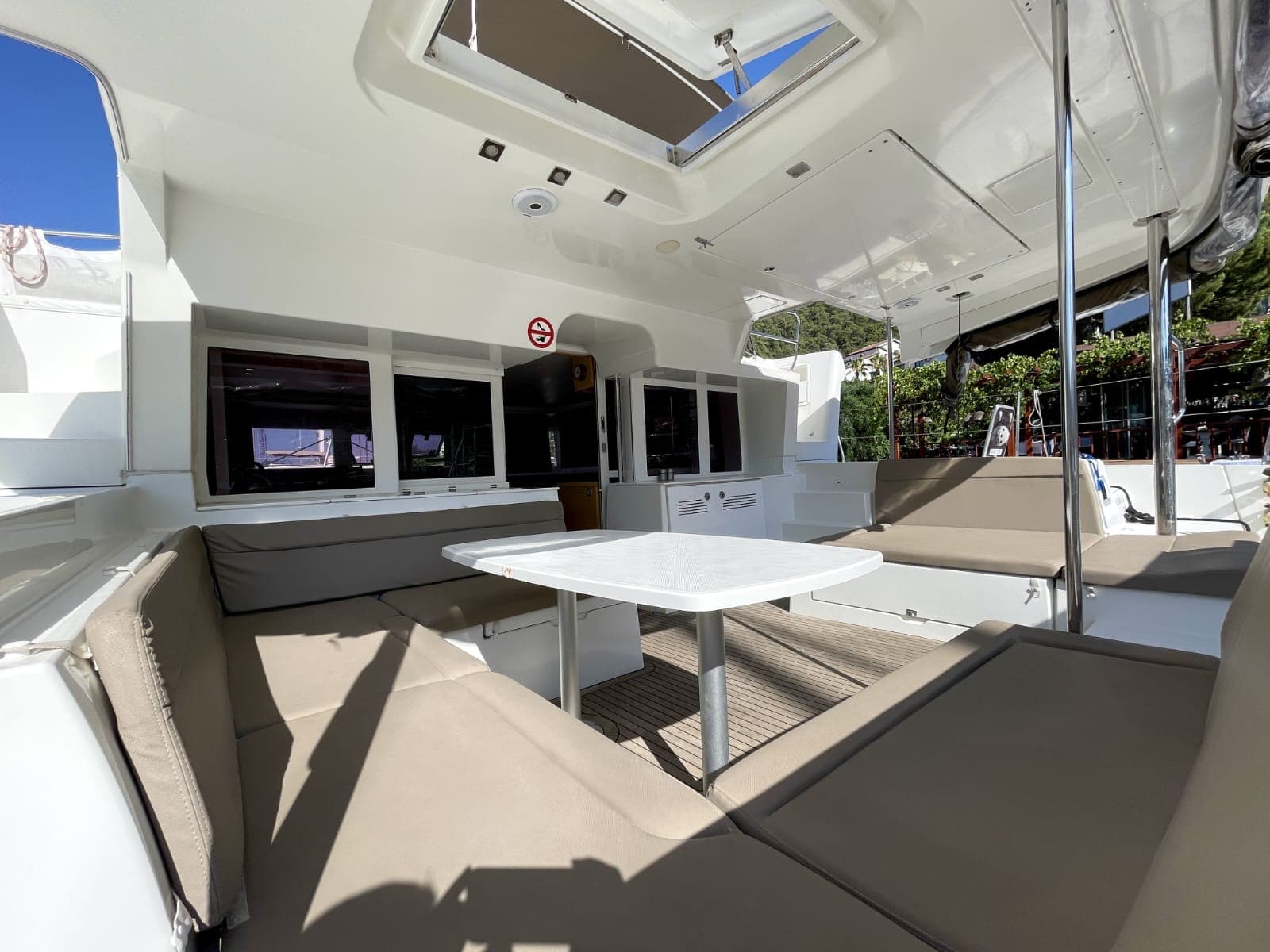 Lagoon 450 Fly - photo 8