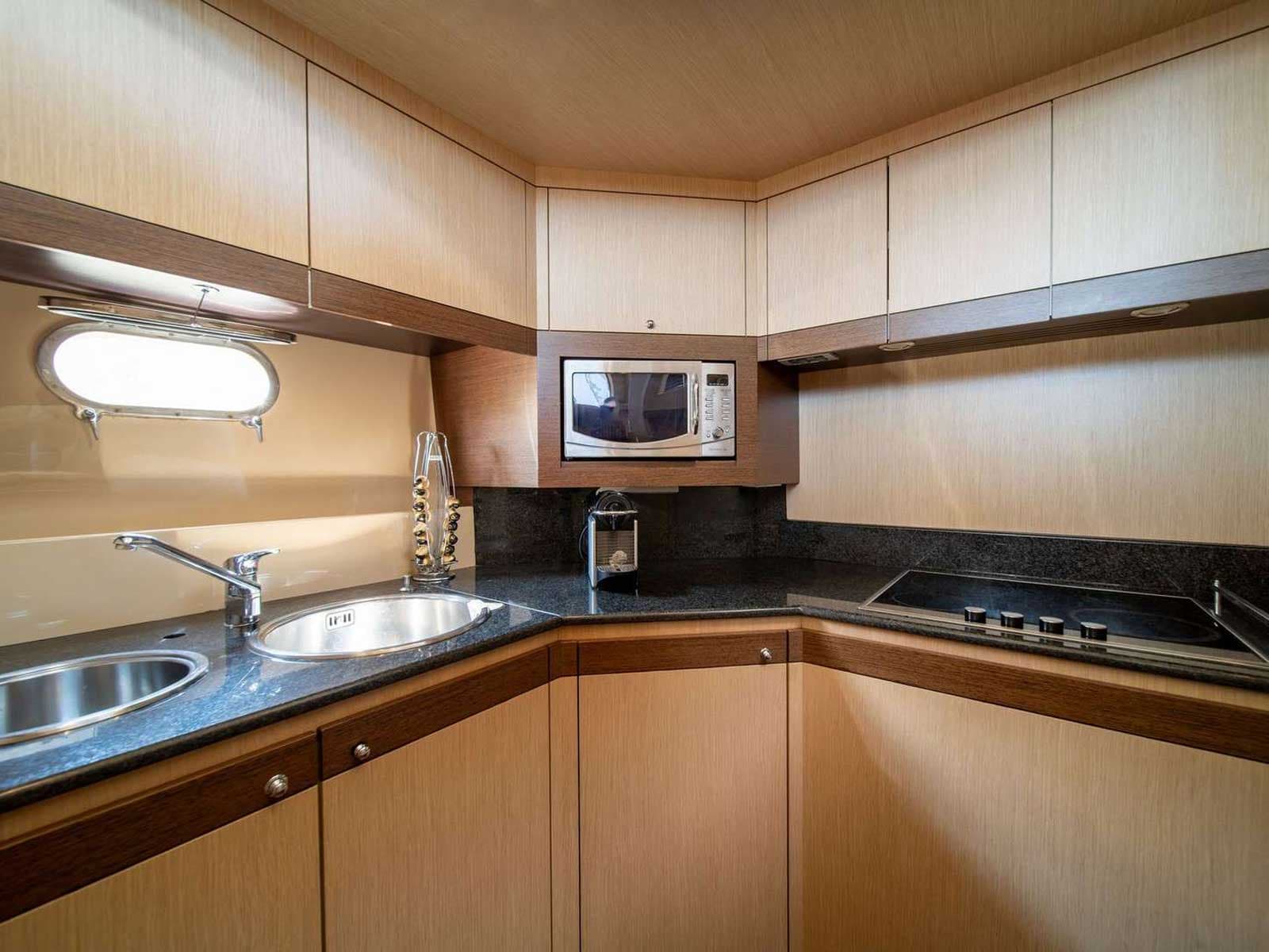 Ferretti 550 - photo 11