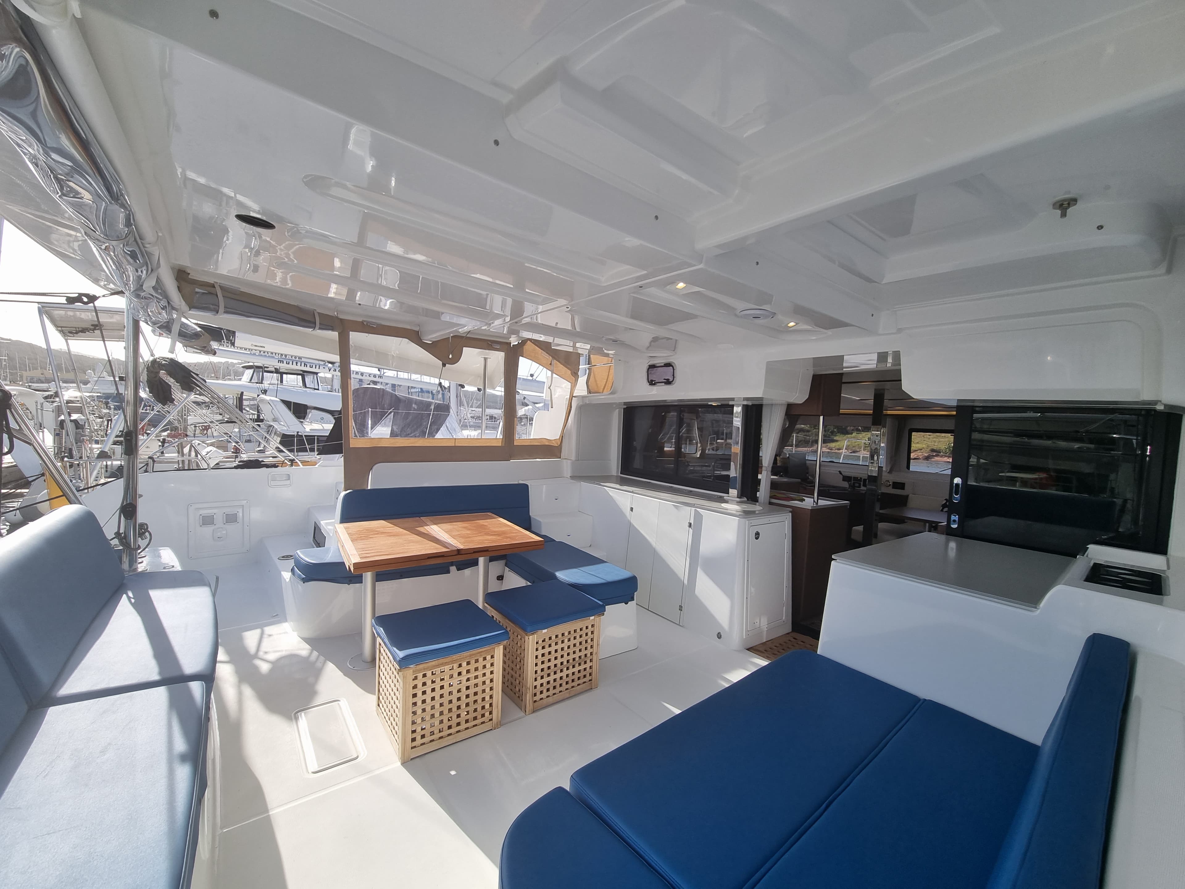 Lagoon 46  - photo 11