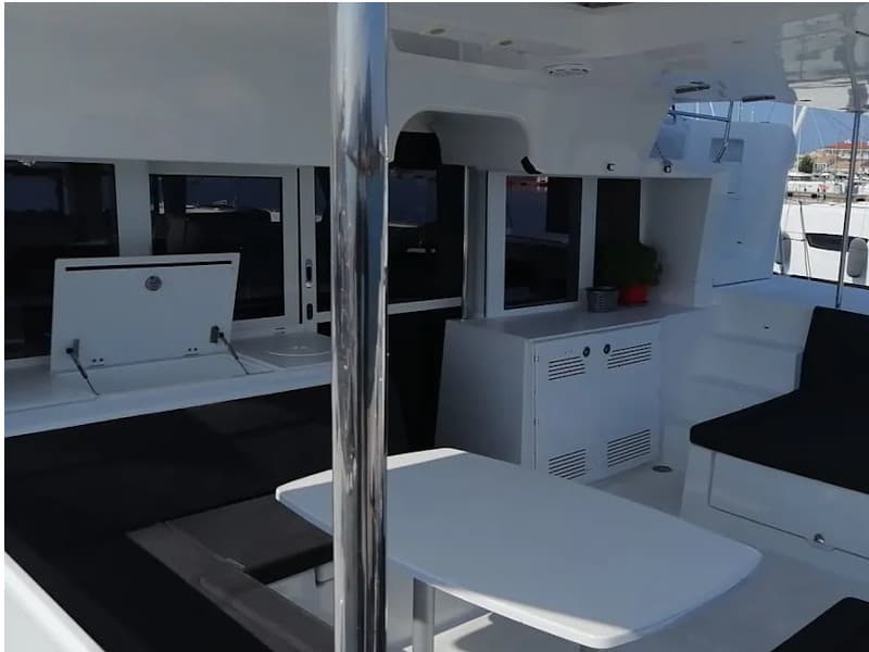 Lagoon 450 Fly - photo 7