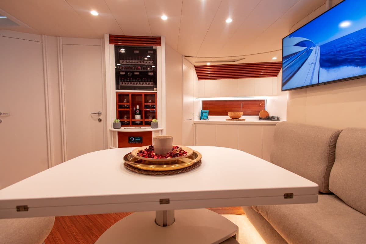 Pershing 52 - photo 16