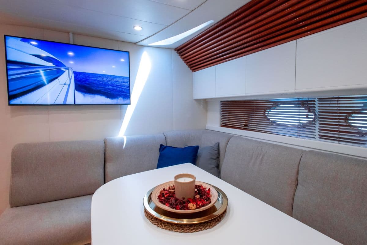 Pershing 52 - photo 17