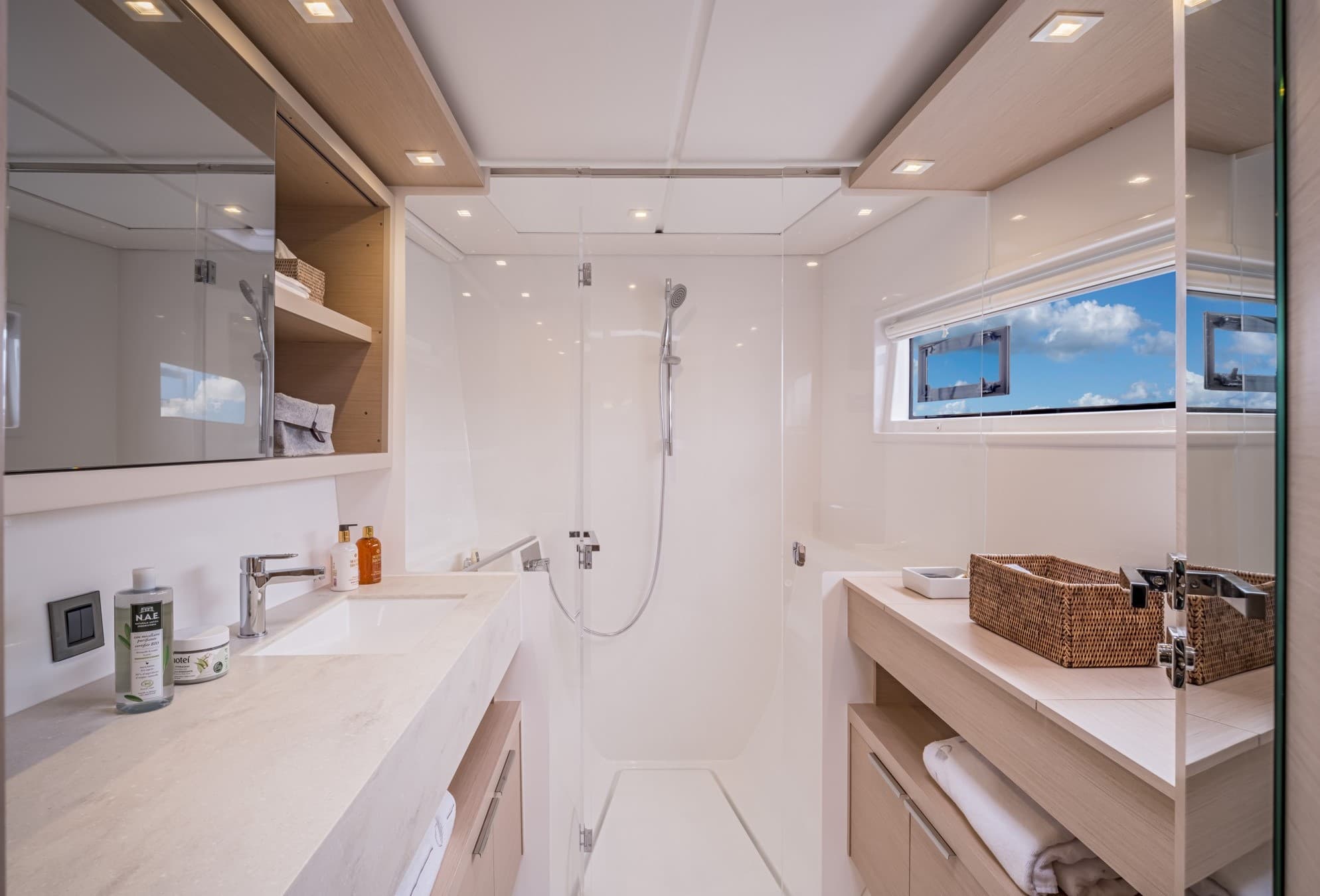 Lagoon 46  - photo 6