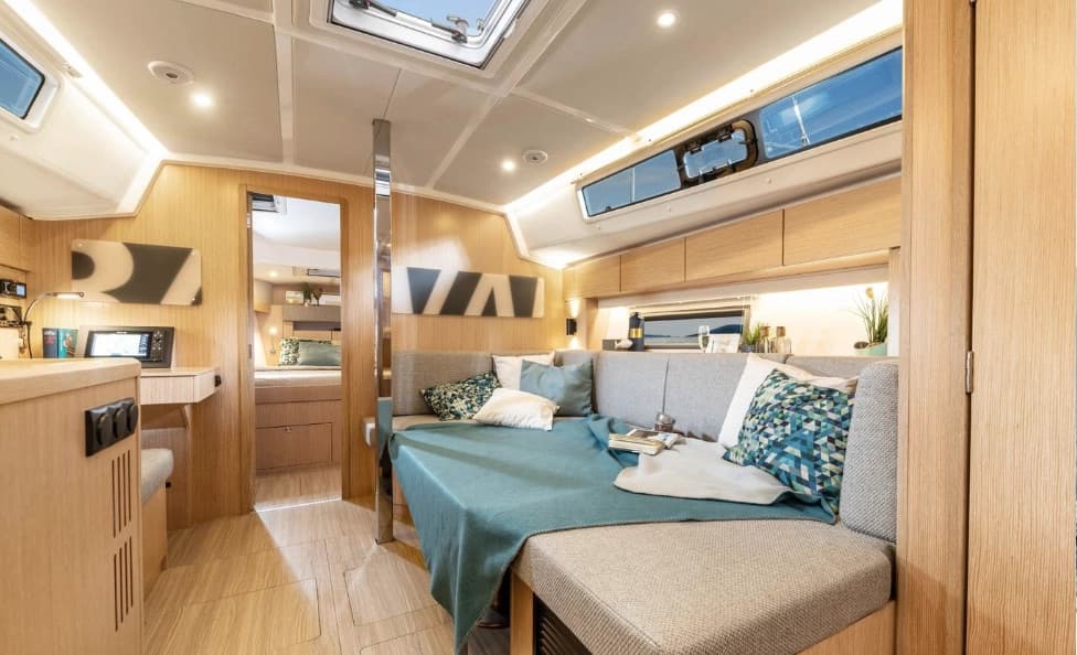 Bavaria C38 - photo 6