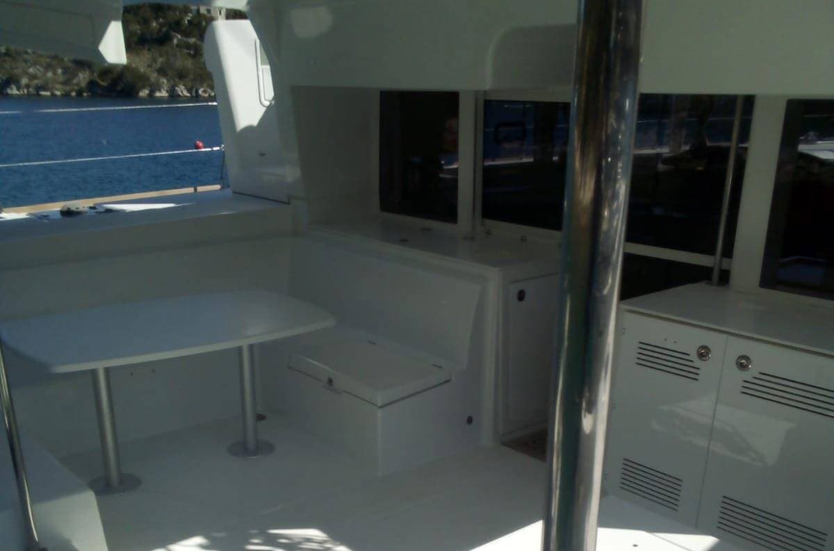 Lagoon 450 Fly - photo 12