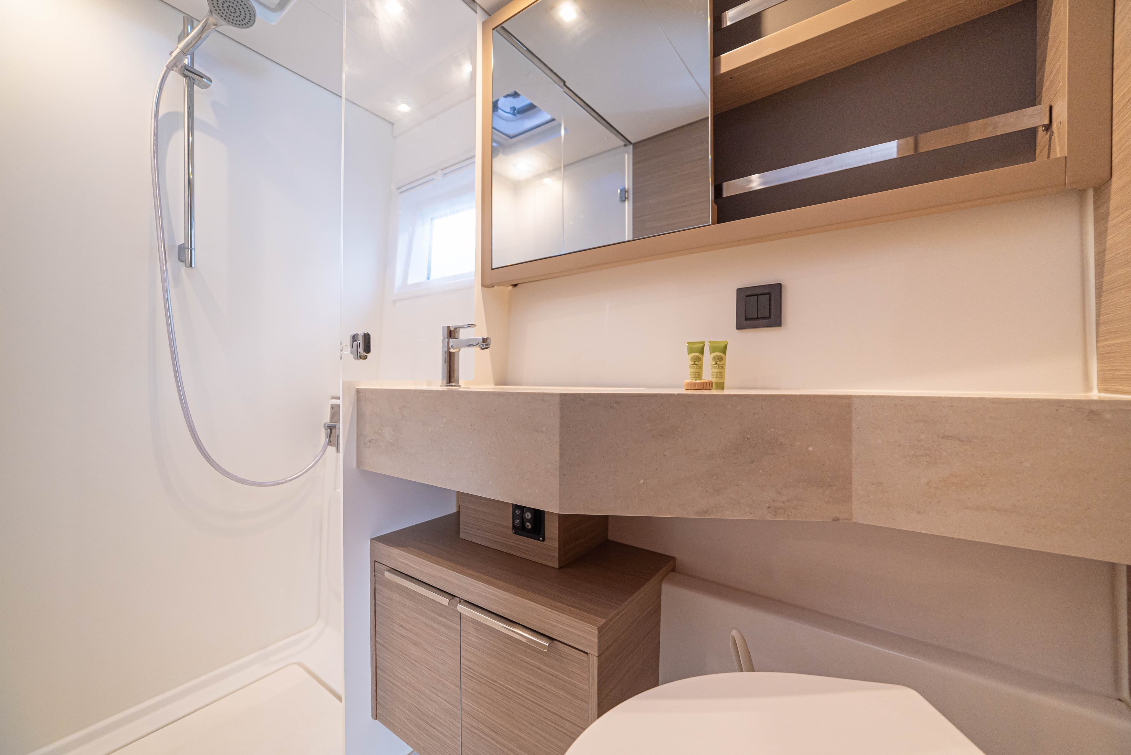 Lagoon 46  - photo 18