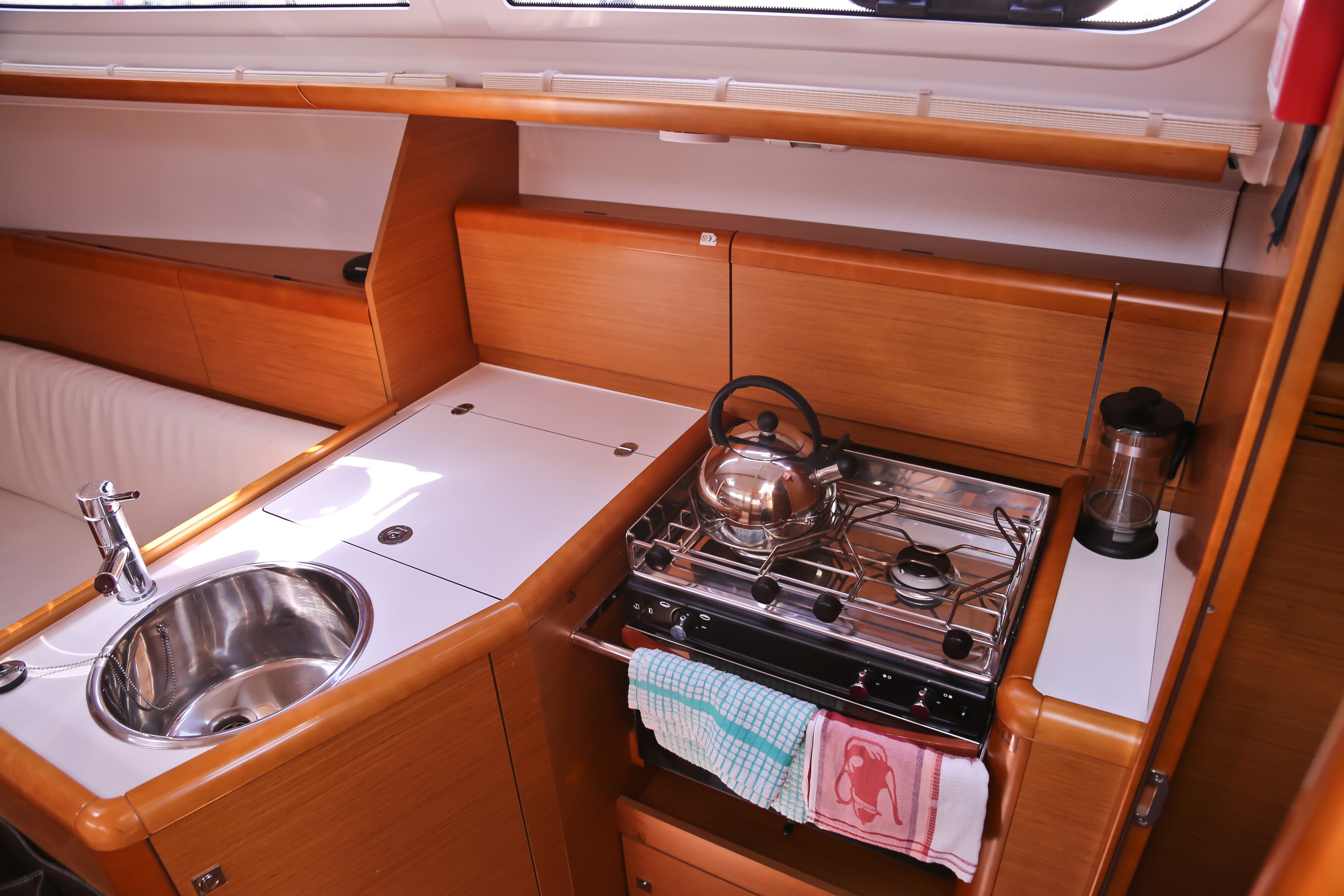 Sun Odyssey 33i - photo 12