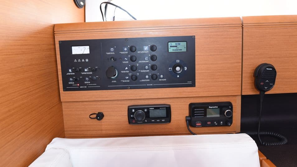 Sun Odyssey 419 - photo 10