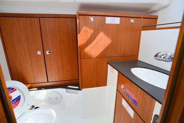 Bavaria Cruiser 37 - photo 17