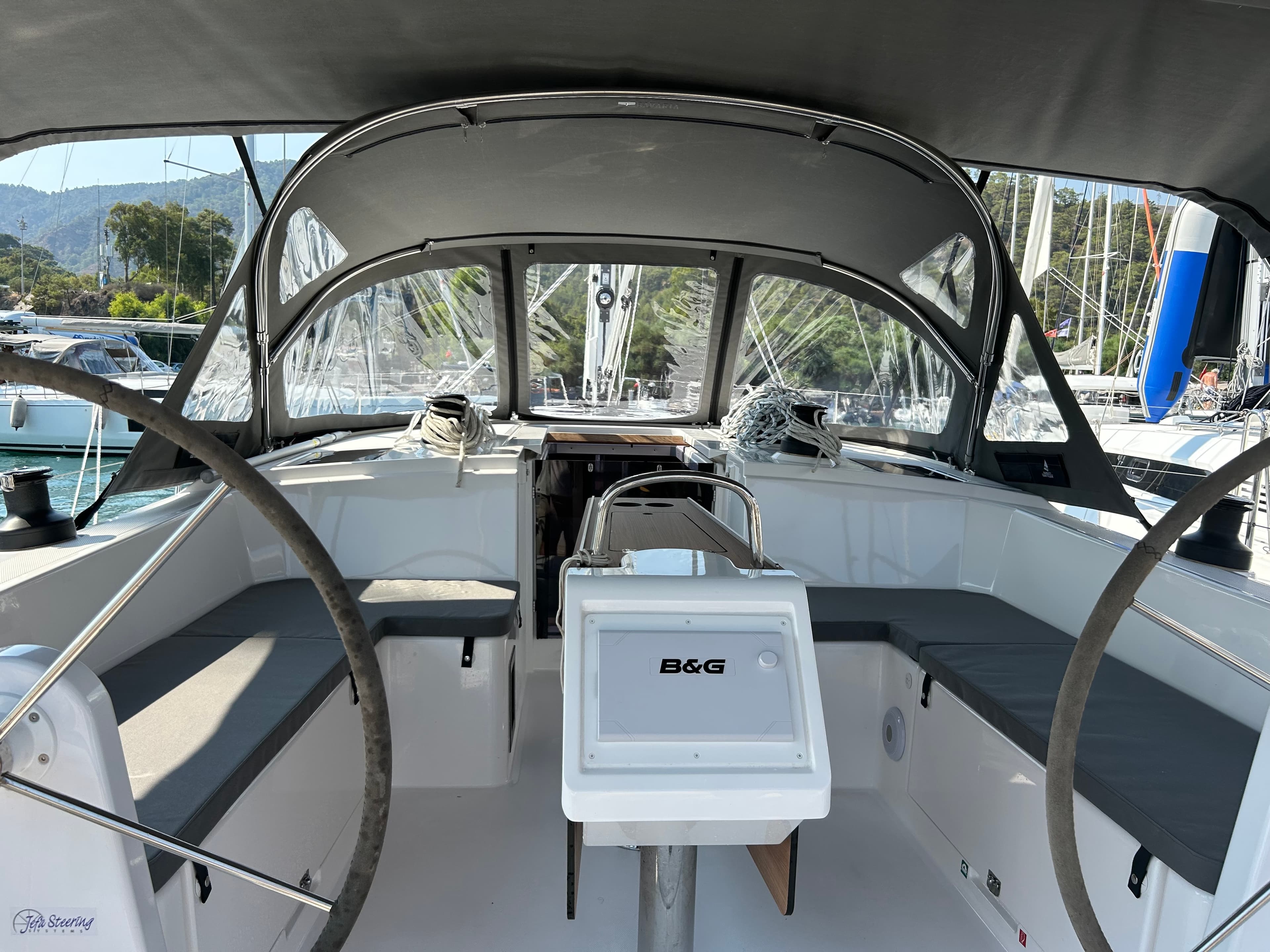 Bavaria C42 - photo 4