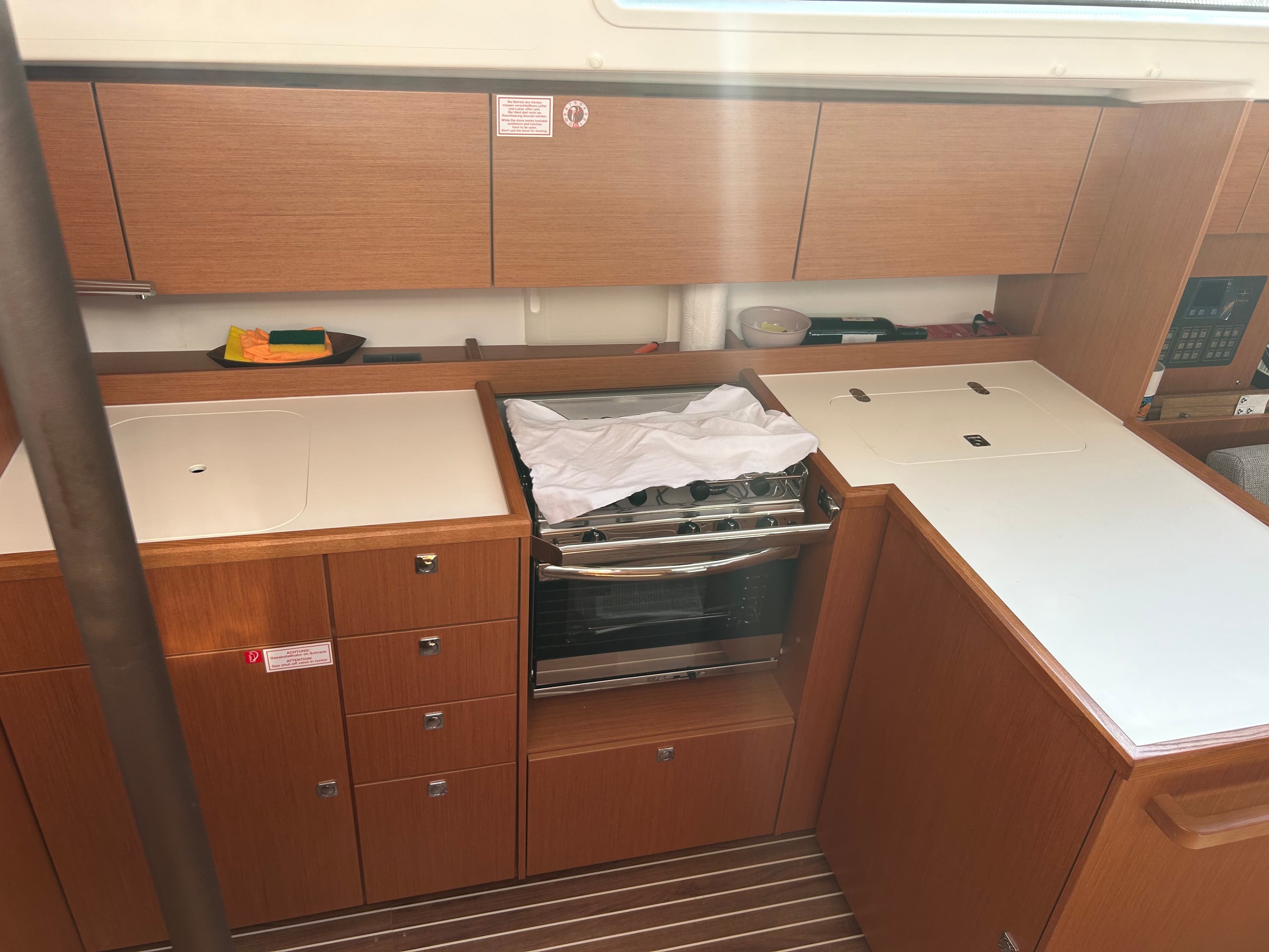 Bavaria C42 - photo 14